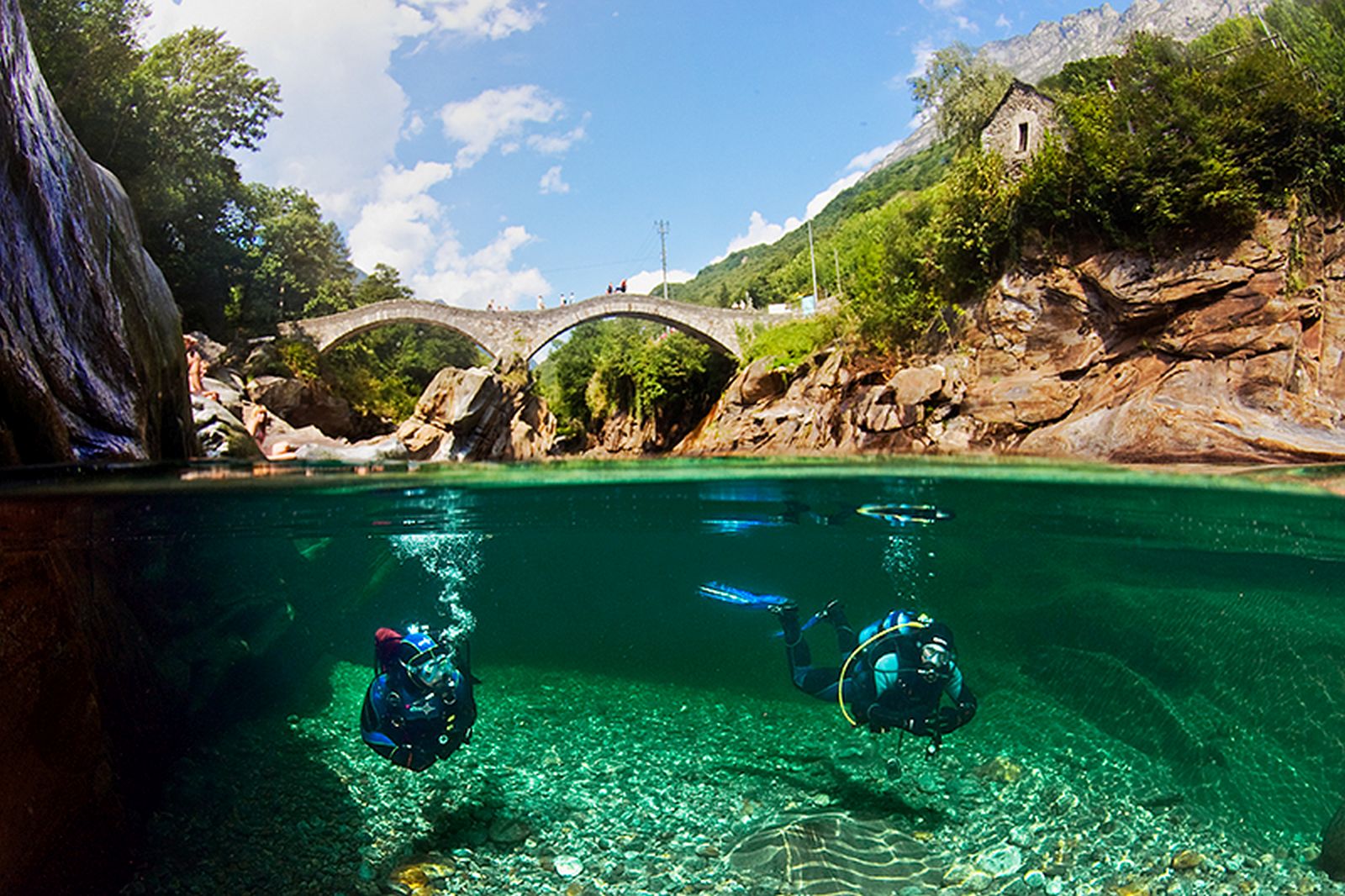 Penasaran Mau Coba? Ini Cara Bikin Foto Split Underwater