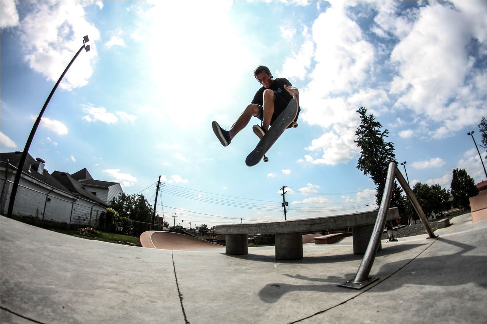Ini Dia Beberapa Skateboard Tricks yang Wajib Lo Ketahui!