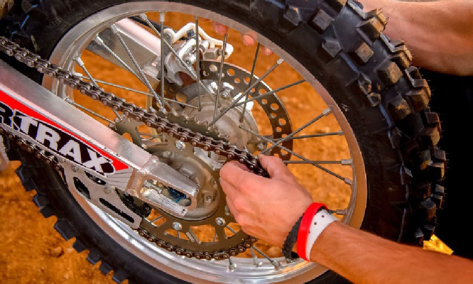 Trik Pintar Mengatasi Masalah Rantai Kendor untuk Motor Petualang!