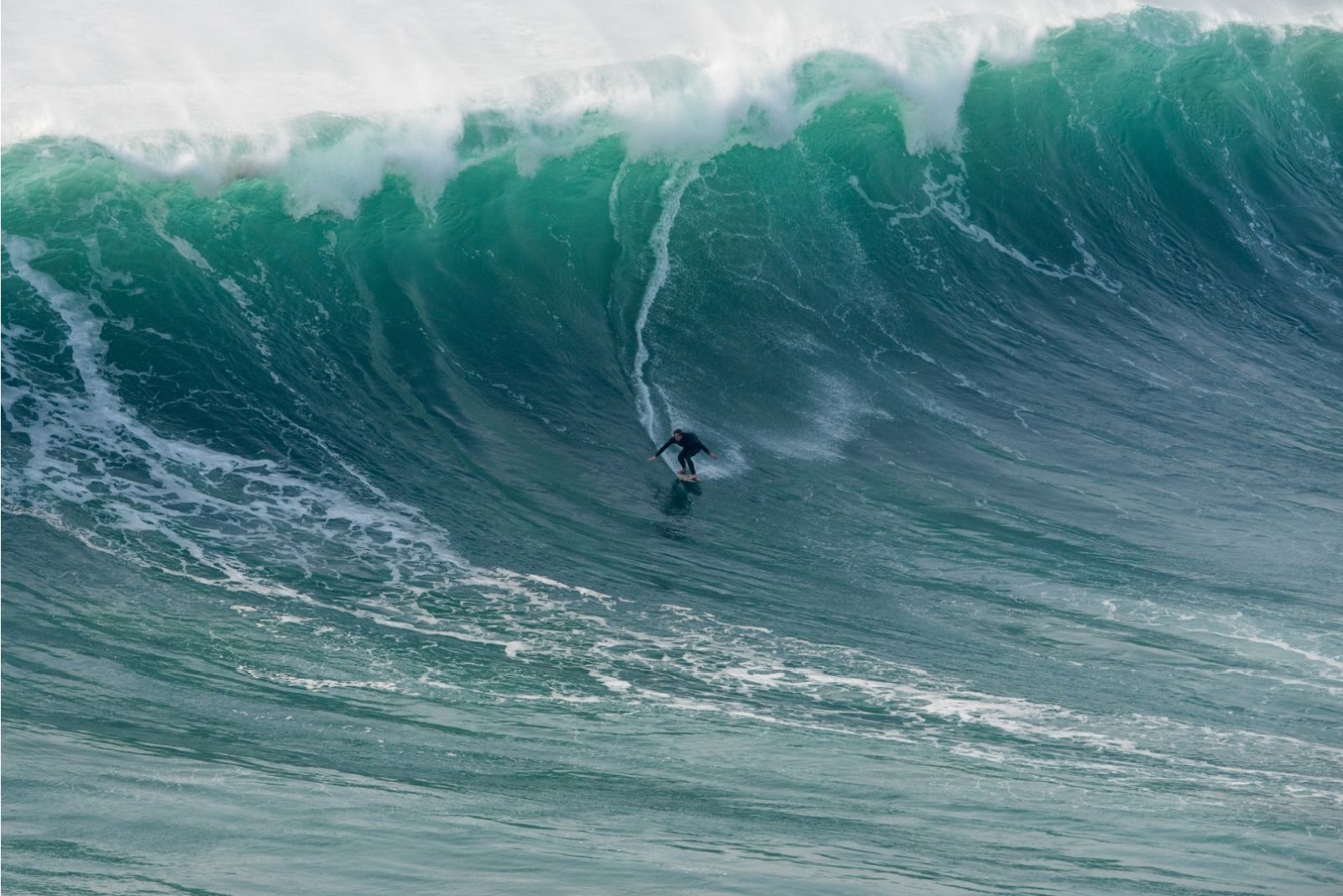 Nazare, Tempat Buat Lo yang Pengen Ketemu Raksasa