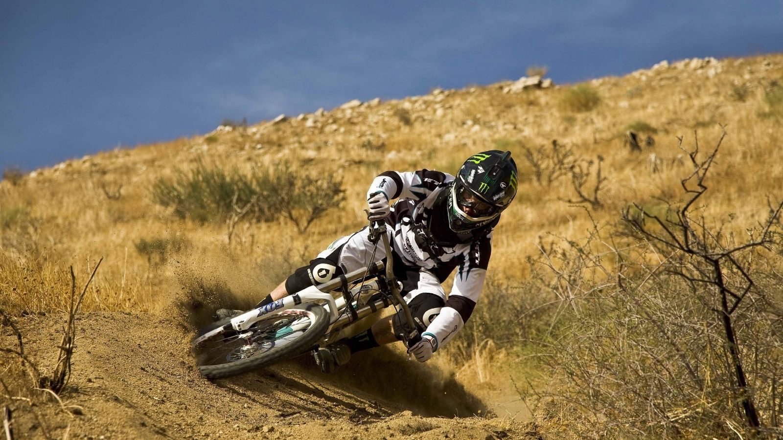 Sepedaan yang Bikin Deg-Degan