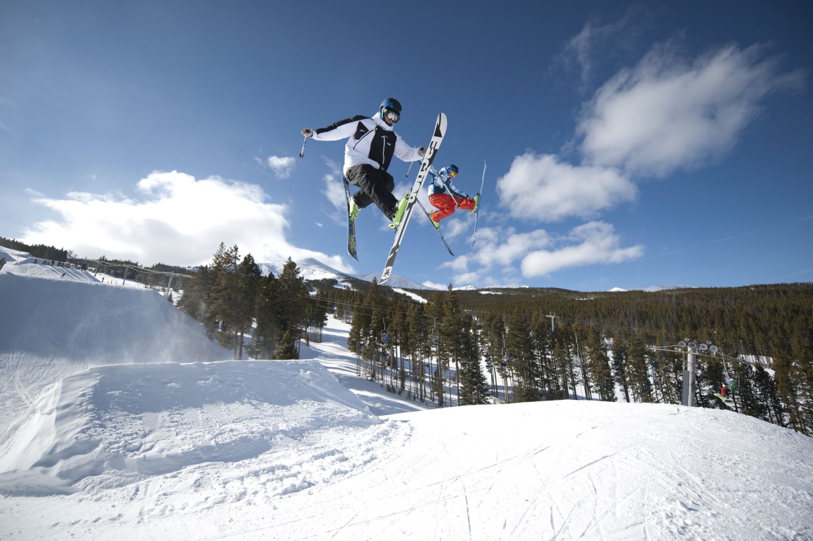Punya Nyali Besar, Lakukanlah Olahraga Ekstrim Ski Freestyle