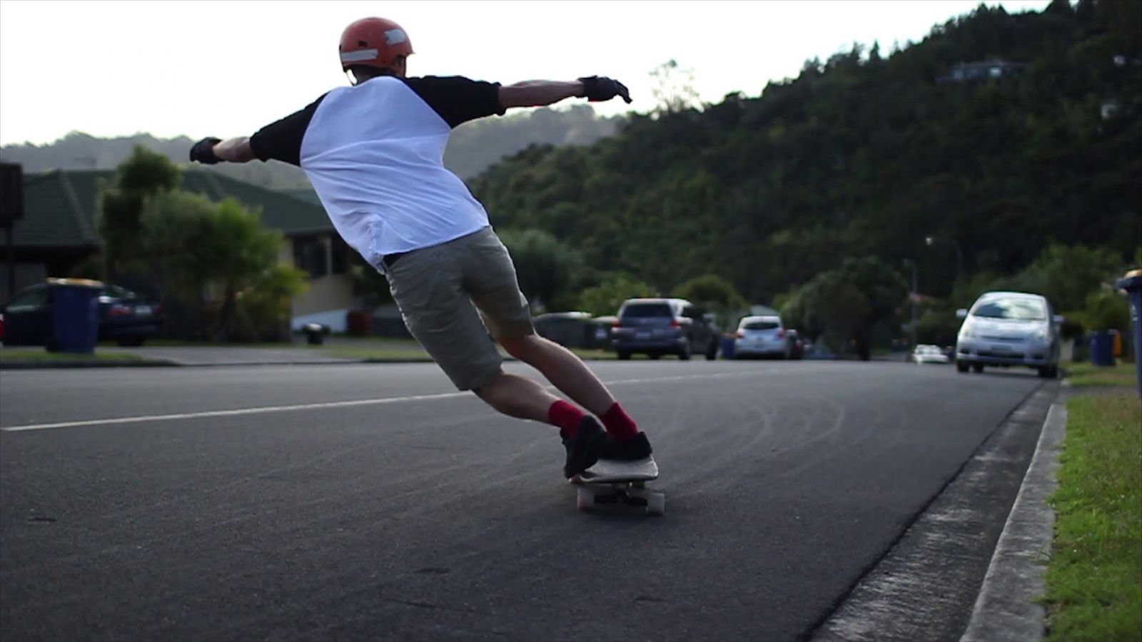 Longboarding, Mirip Skateboard Tetapi Lebih Menantang