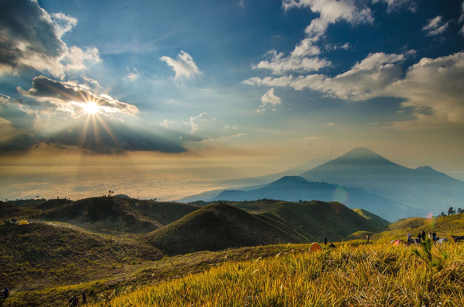 Tips Taklukkan Gunung Prau Buat Para Pemula