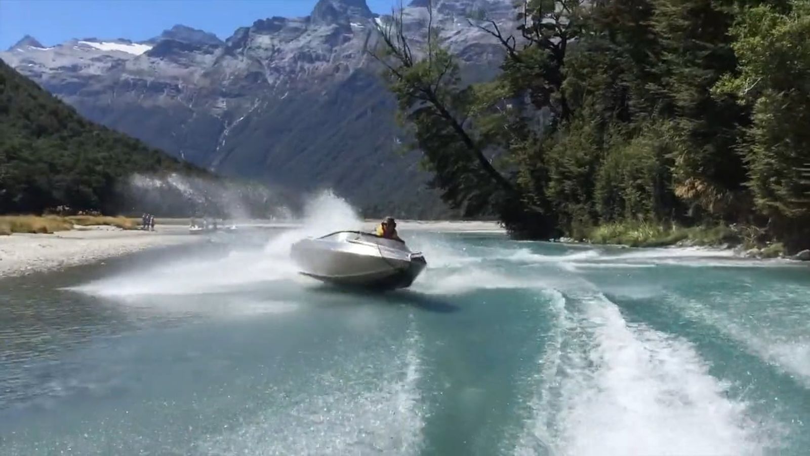 Menyusuri Dart River Pake Jet Boats
