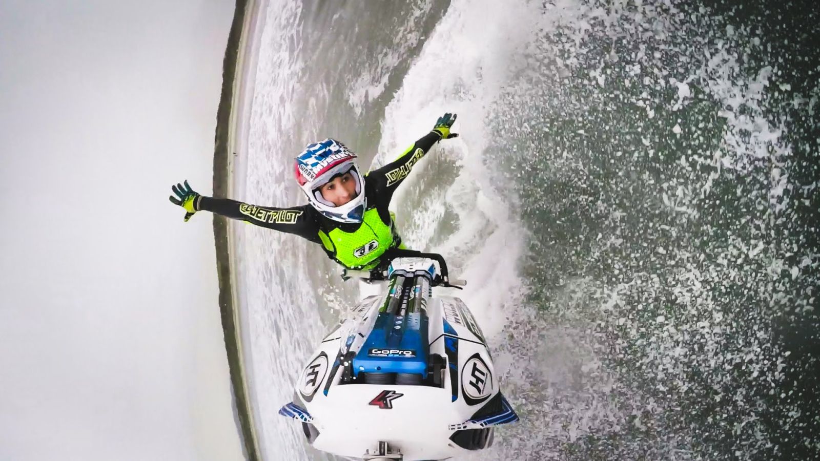 Nunggangin Jetski Ala Rider Freestyler
