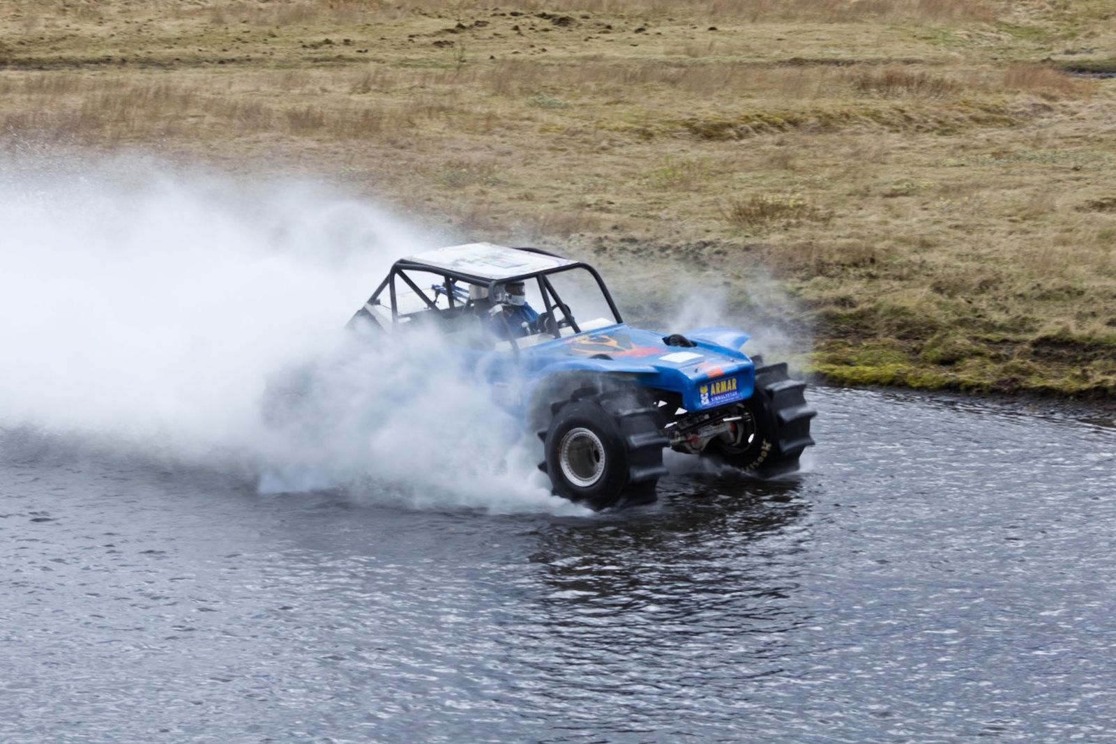 Hydroplaning, Balapan Mobil dan Motor di Atas Air