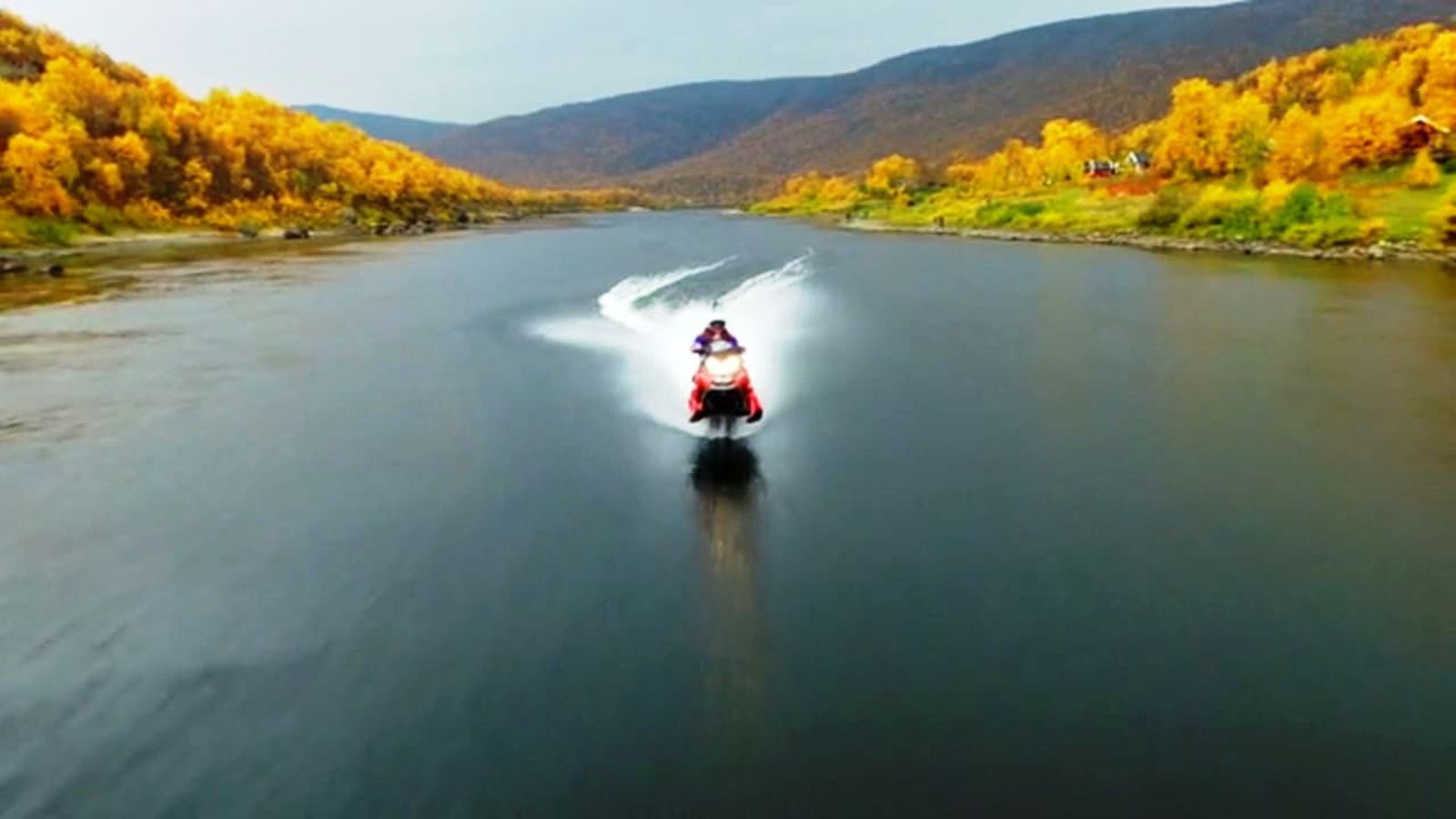 Snowmobile on Water, Kendaraan Salju yang Super Cepat