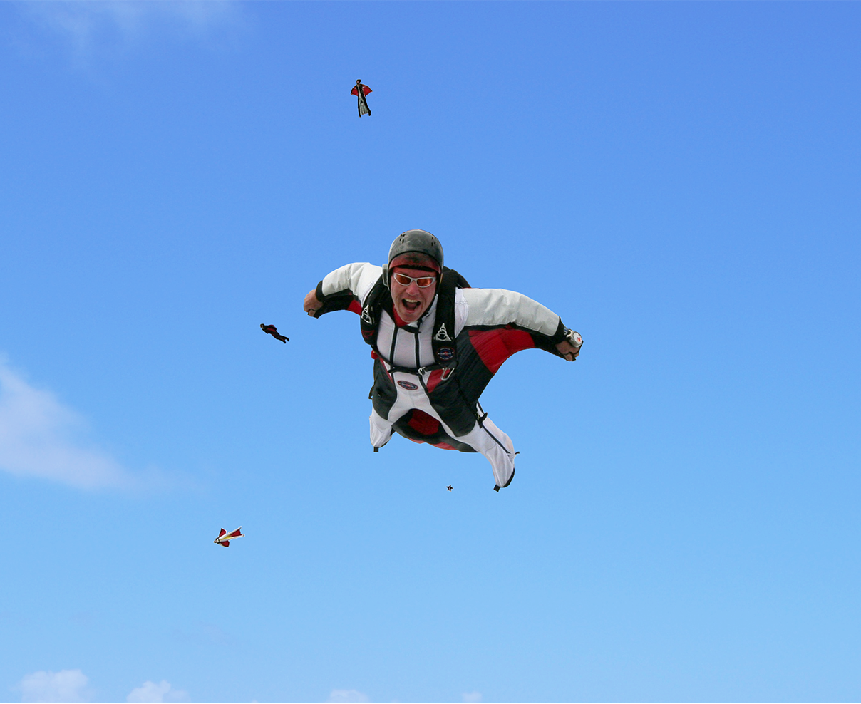 Terbang Selepas Burung di Angkasa Lewat Wingsuit Flying