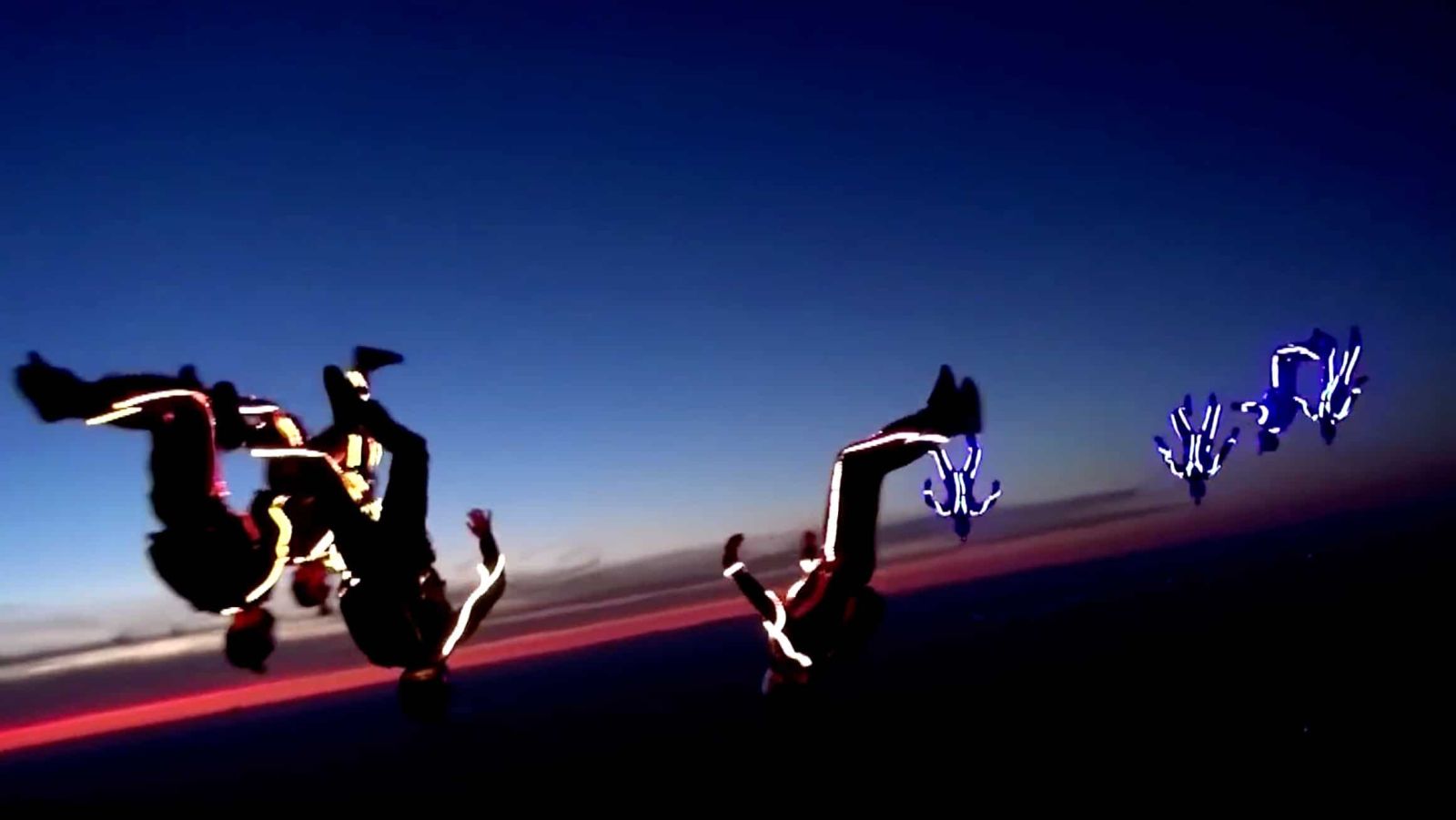 Night Skydive, Olahraga Tak Biasa yang Menguji Nyali Lo