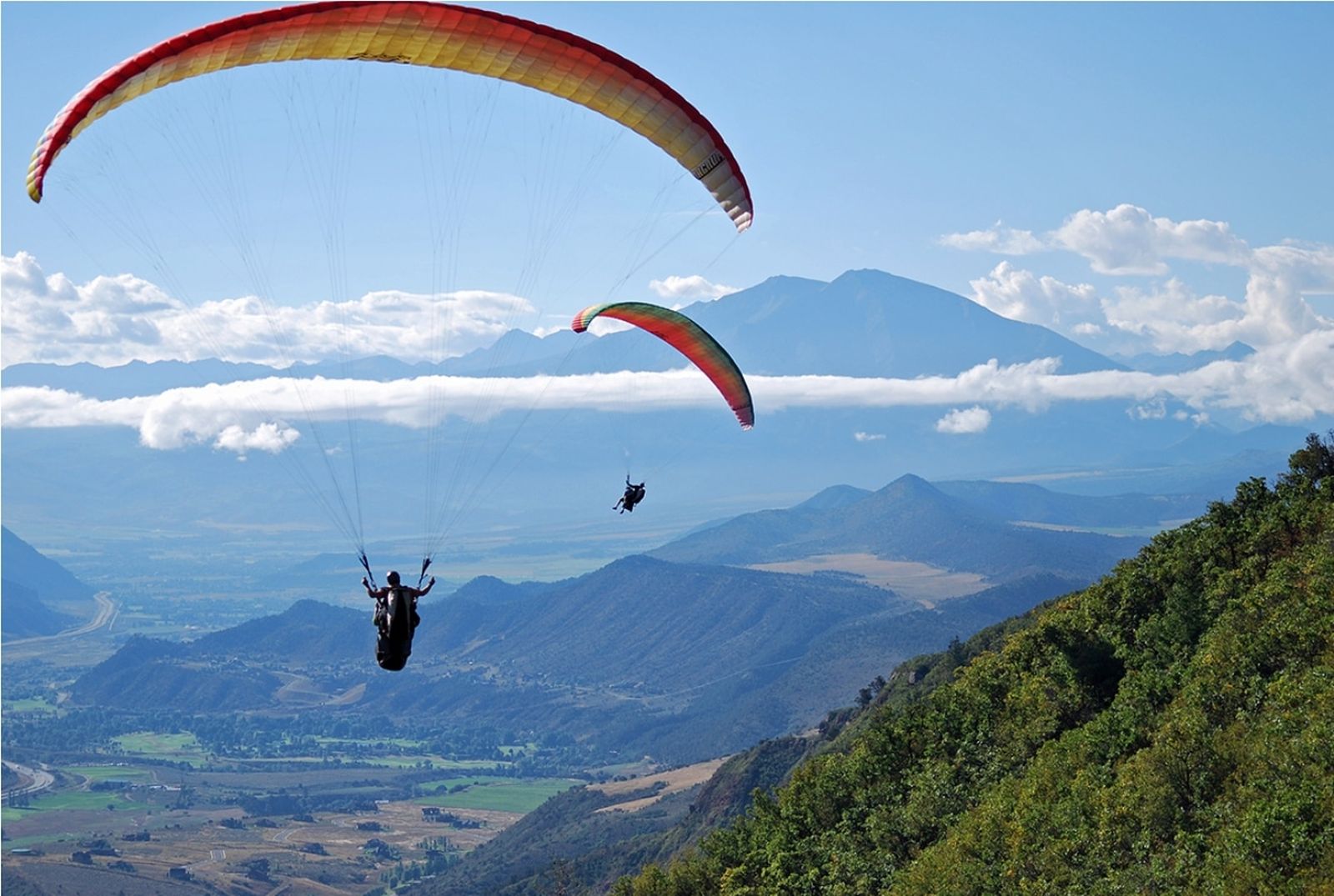 Paragliding, Olahraga Terbang Bebas yang Menguji Nyali Bro