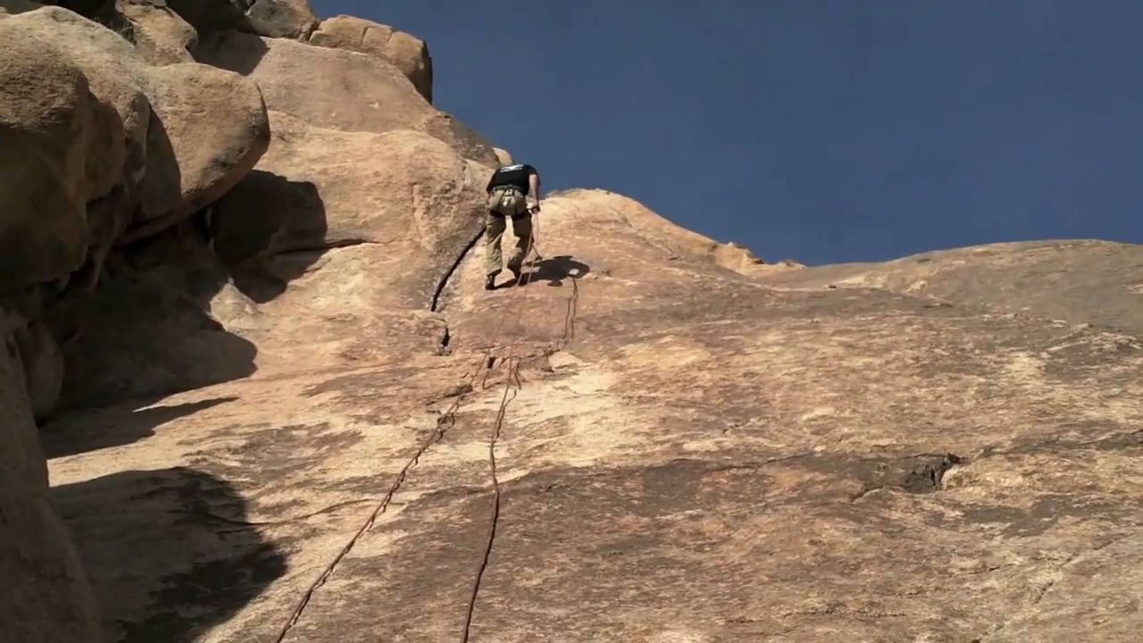 Rock Climbing, Antara Etika dan Seni Menaklukan Tebing Penuh Risiko