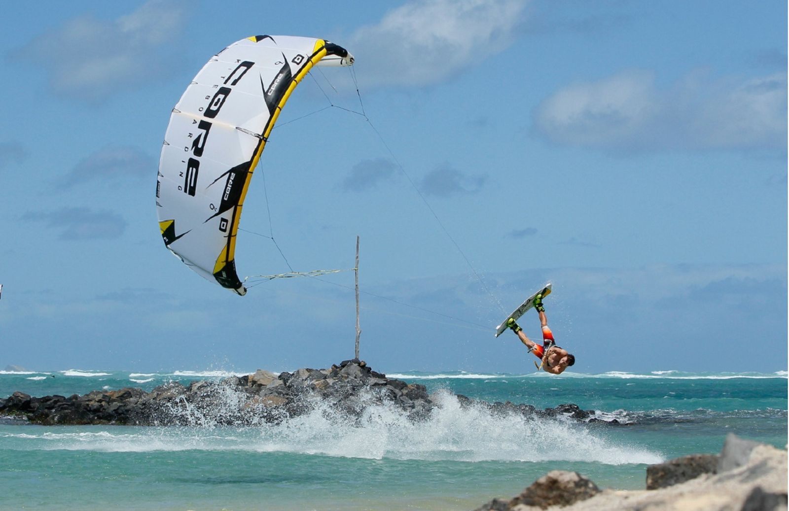 Mau Main Kite Surfing? Pelajari Yuk Tekniknya!