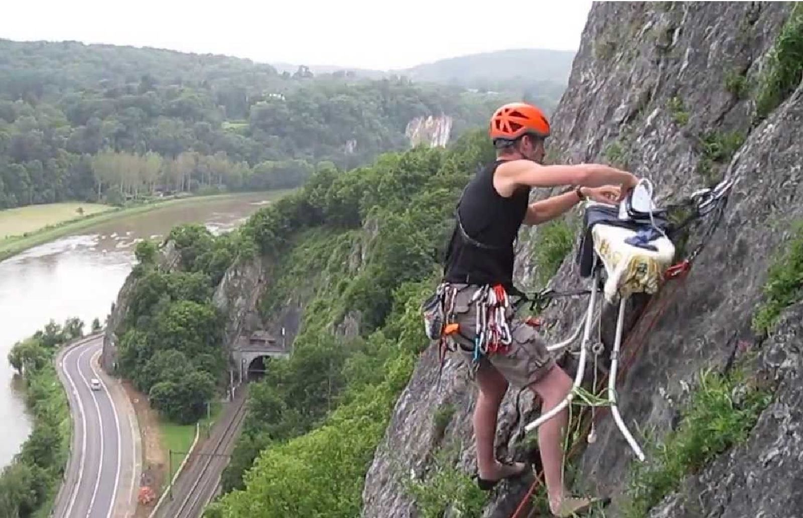 Keren Bro, Olahraga Ekstrem Ini Absurd Sekaligus Bahaya!