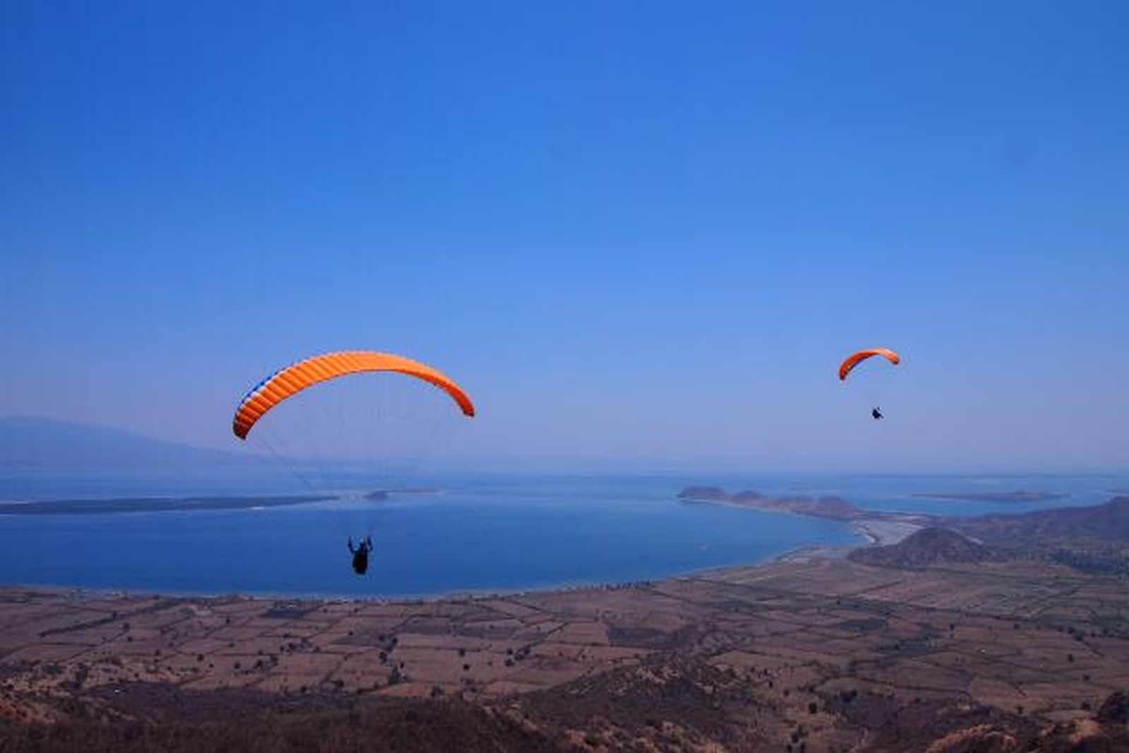 Bertualang dengan Paralayang di Langit Mantar Sumbawa