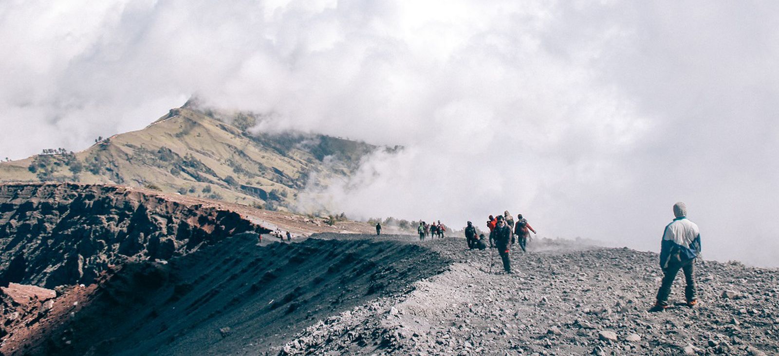 Menaklukan 7 Bukit Penyesalan Gunung Rinjani