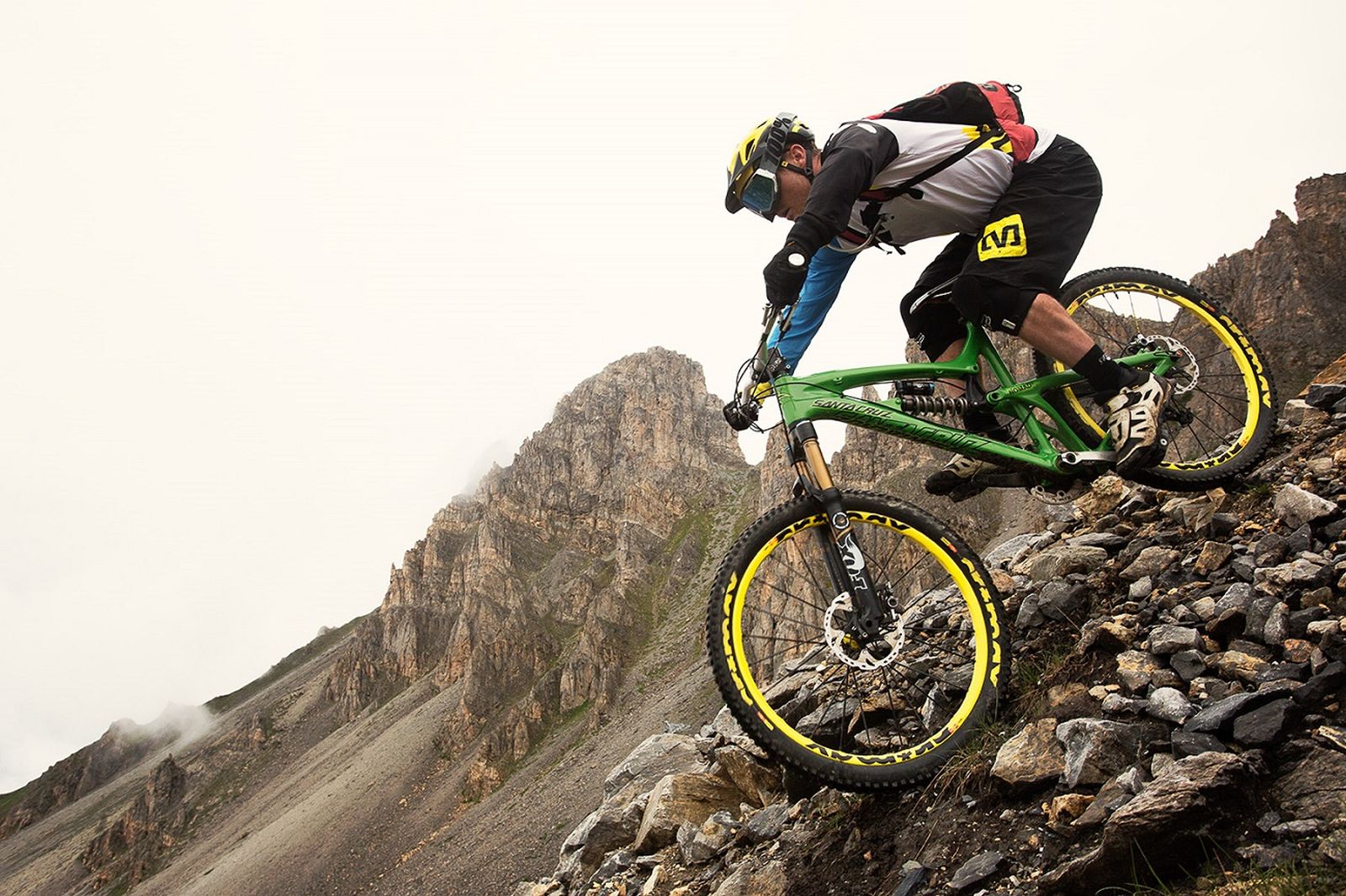 Pelajari Dulu Yuk Tips Bermain Downhill Mountain Biking Buat Pemula