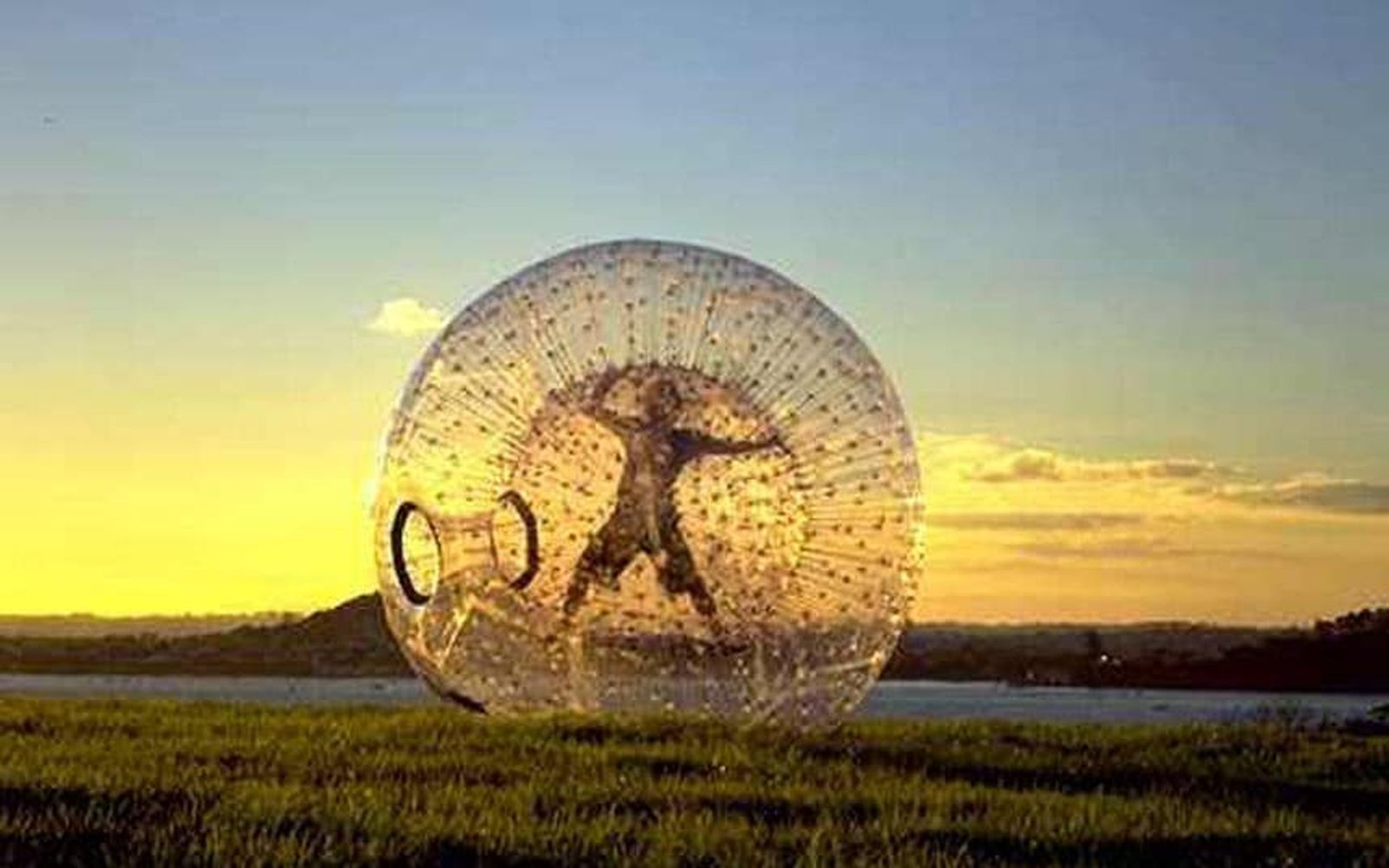 Punya Nyali? Yuk Bermain Zorbing
