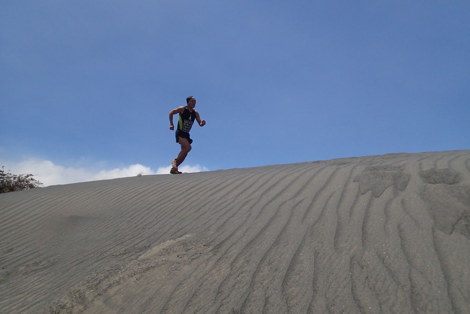 Siapa yang Mau Berlari di Tengah Lautan Pasir di Bromo? Coba Ultra Running, yuk!