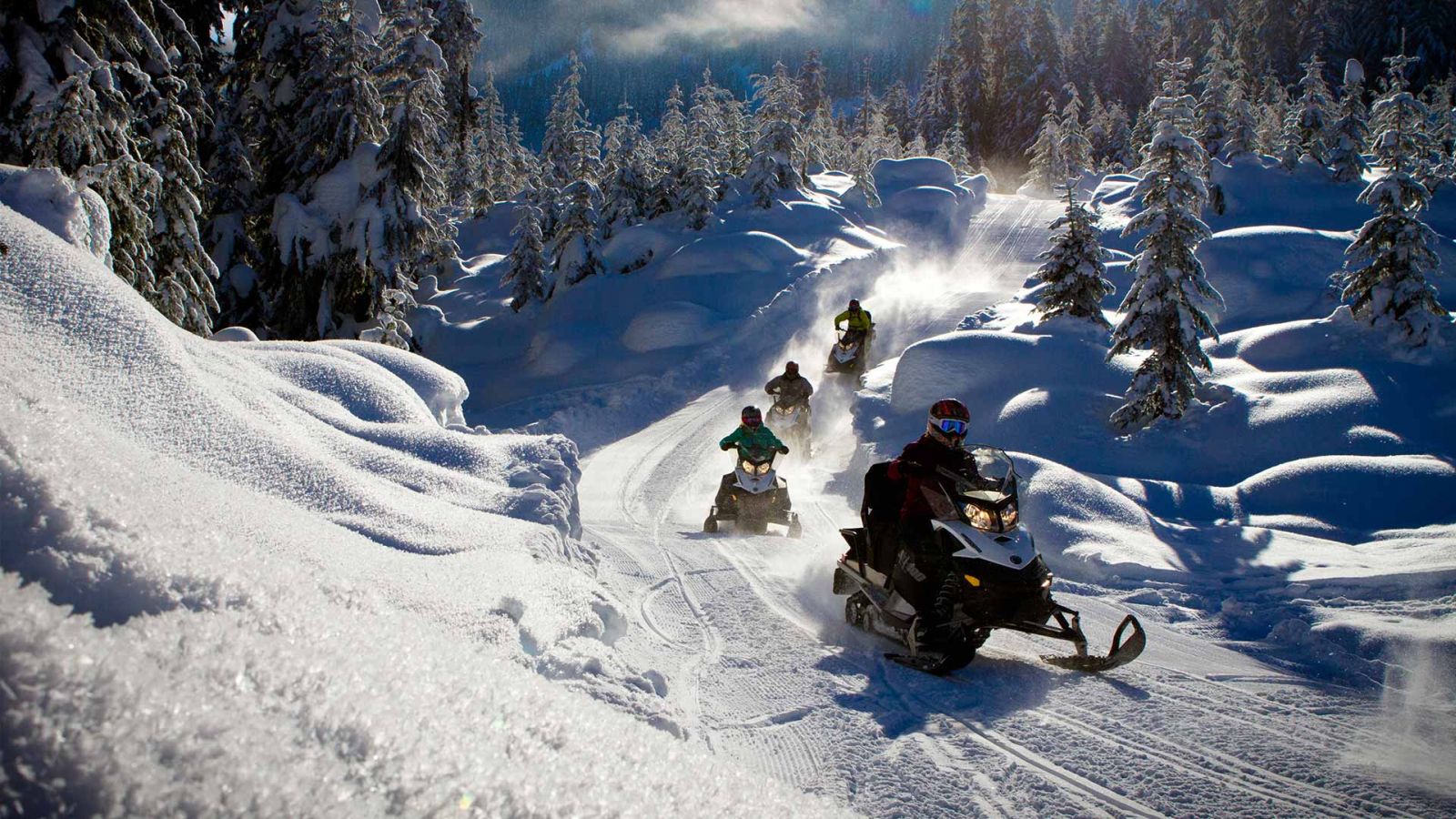 Rasakan Serunya Menguji Adrenalin dengan Snowmobile