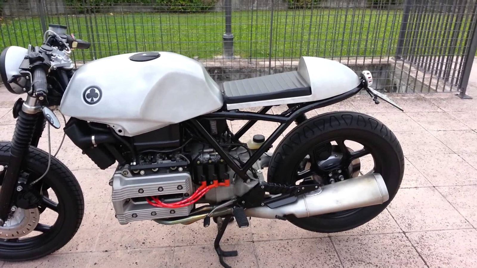 BMW K75 Street Racer Jadi Mirip Ikan Hiu Bro! 