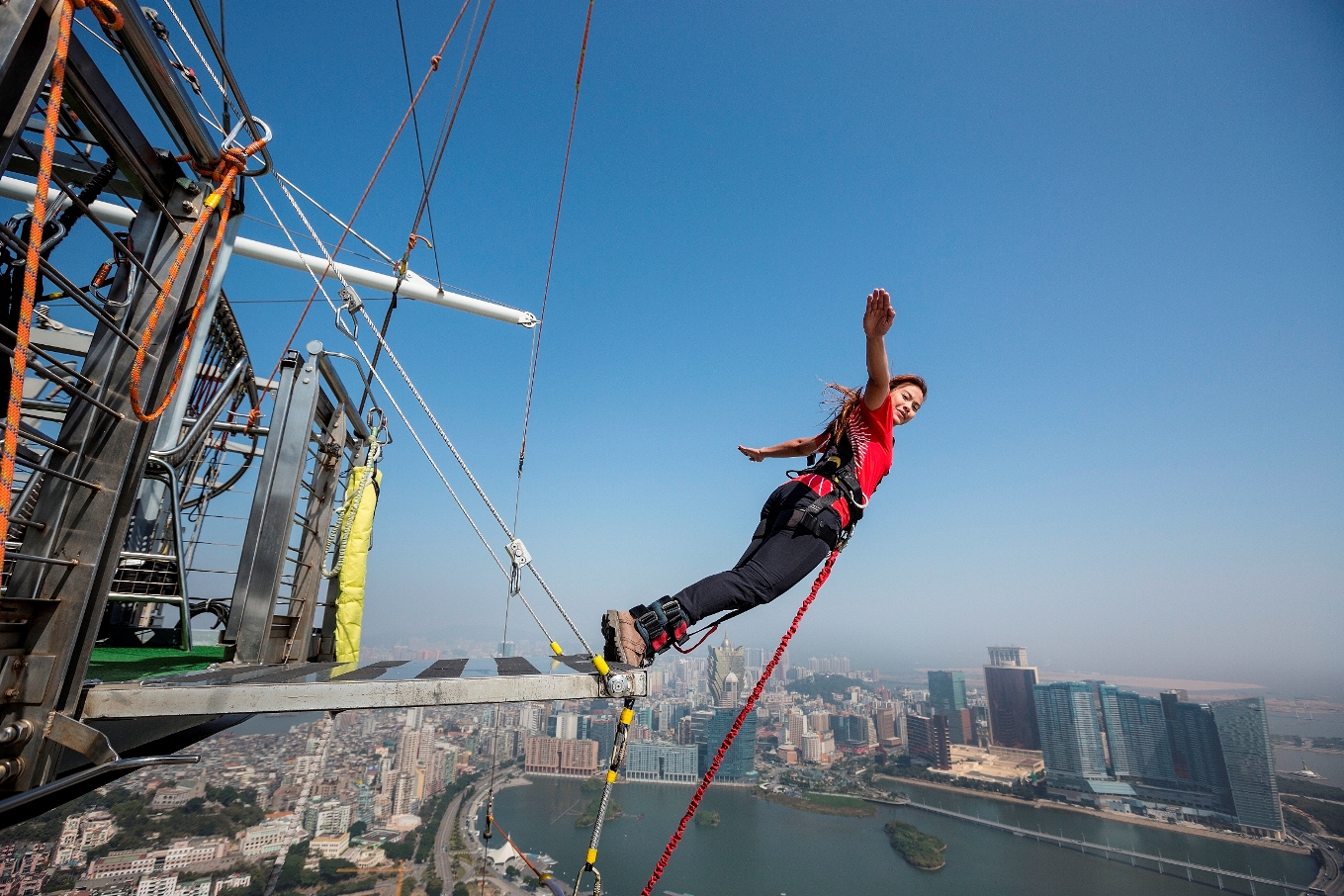 Bungee Jumping Super Pedes yang Siap Bikin Jantung Copot