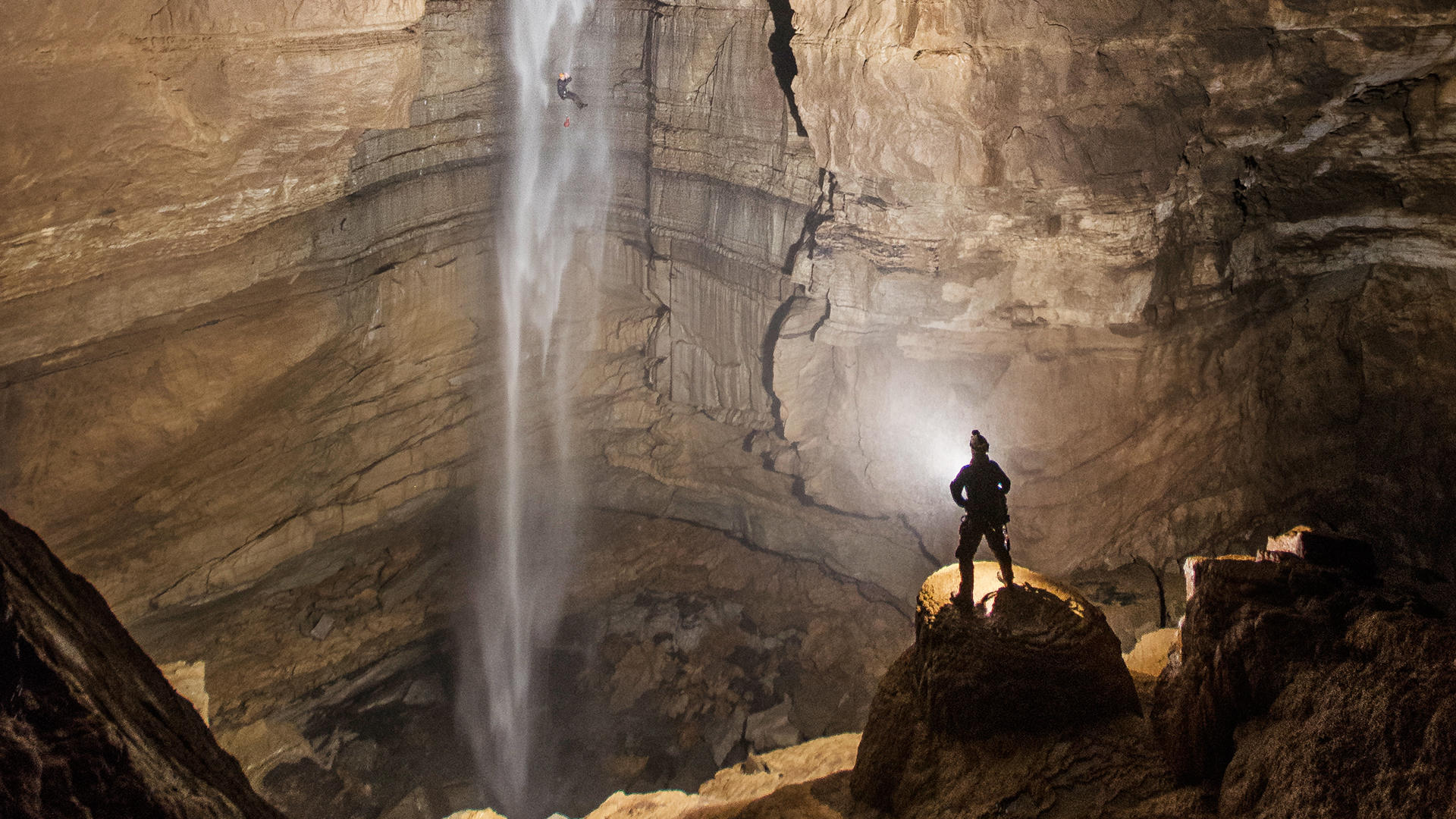 Caving, Kegiatan Memacu Adrenalin di Perut Bumi