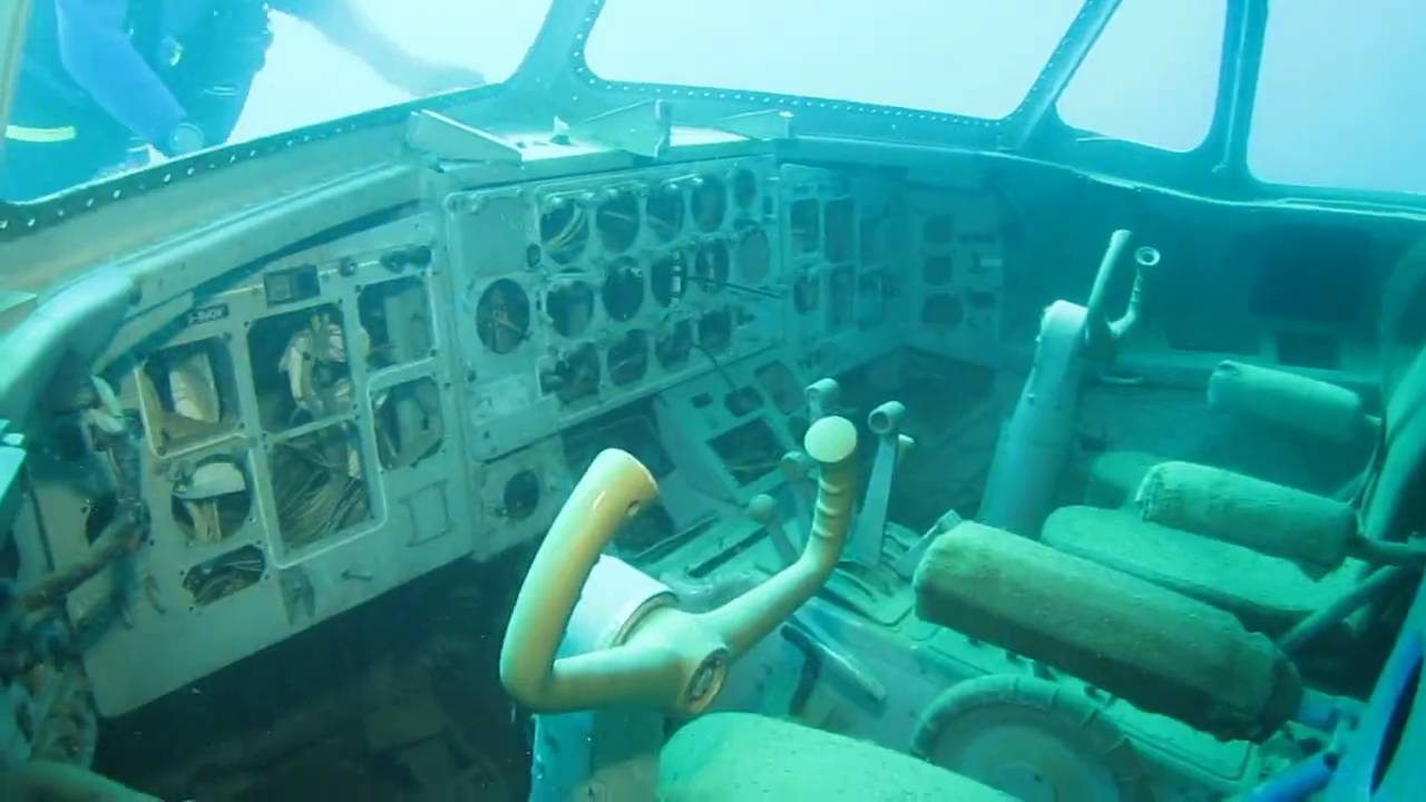 Plane Wreckage Diving, Menyelam Unik dengan Keindahan Bangkai Pesawat