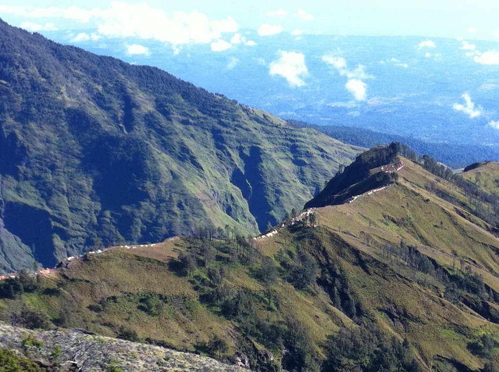 Mendaki Rinjani Dengan Gadis Jerman: Don't Die Before You Go Up