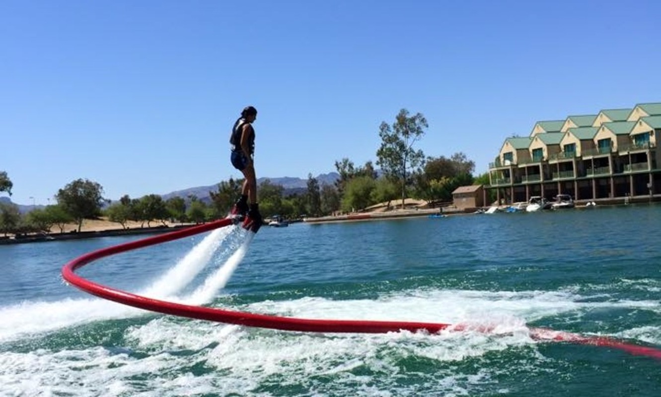Flyboarding Seru dan Menguji Keseimbangan Tubuh di Big Bear Lake