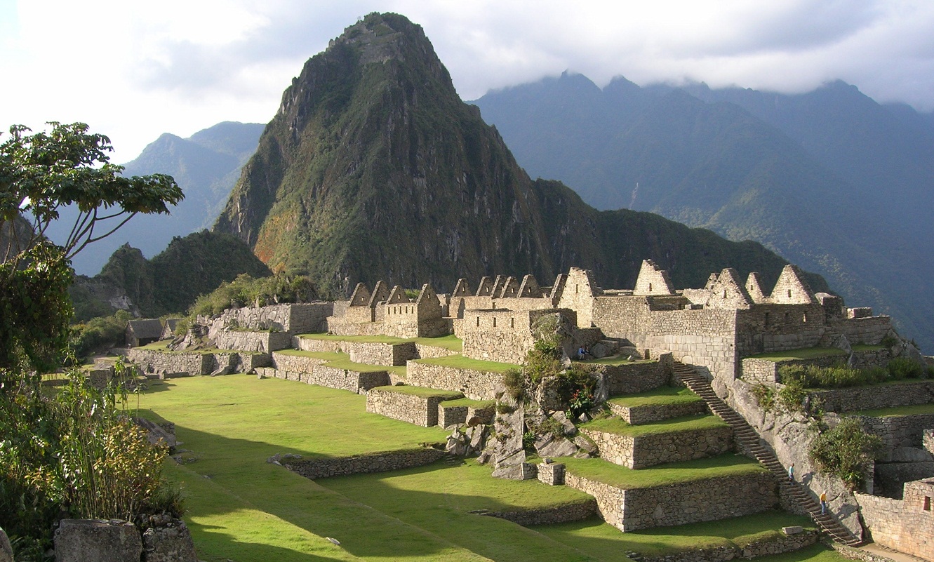 Indah Banget Sih, Tapi Yakin Lo Punya Nyali Kunjungi Tempat Ini?