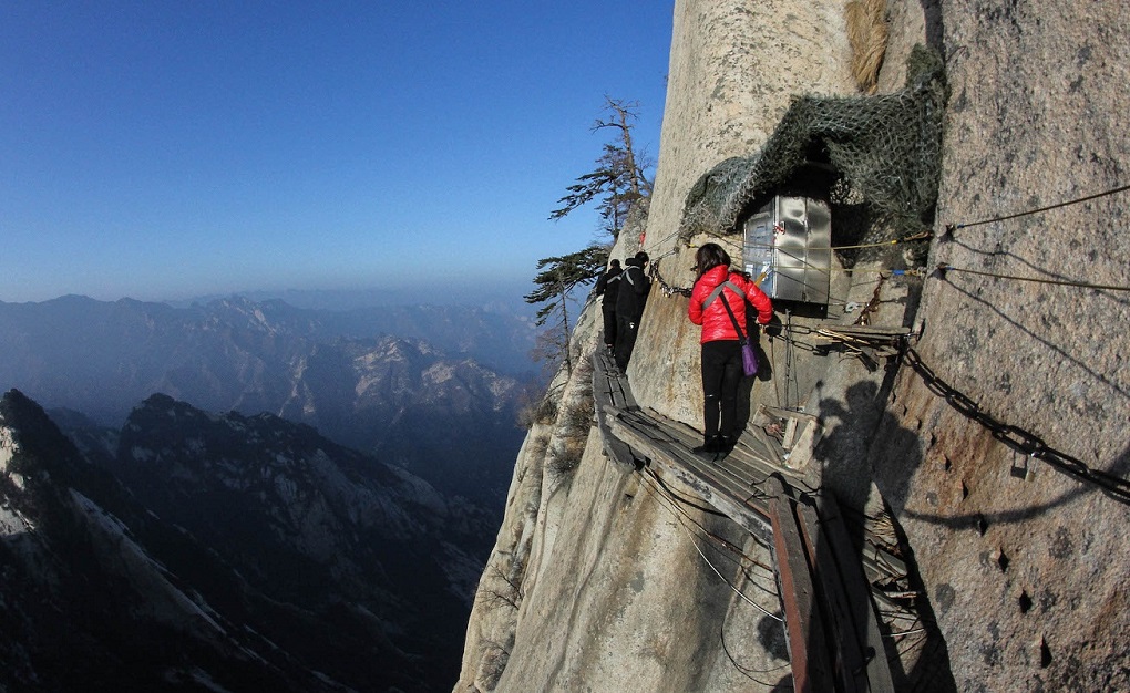 Yang Penakut Dilarang Lewat! Ini Tangga Paling Mengerikan di Dunia