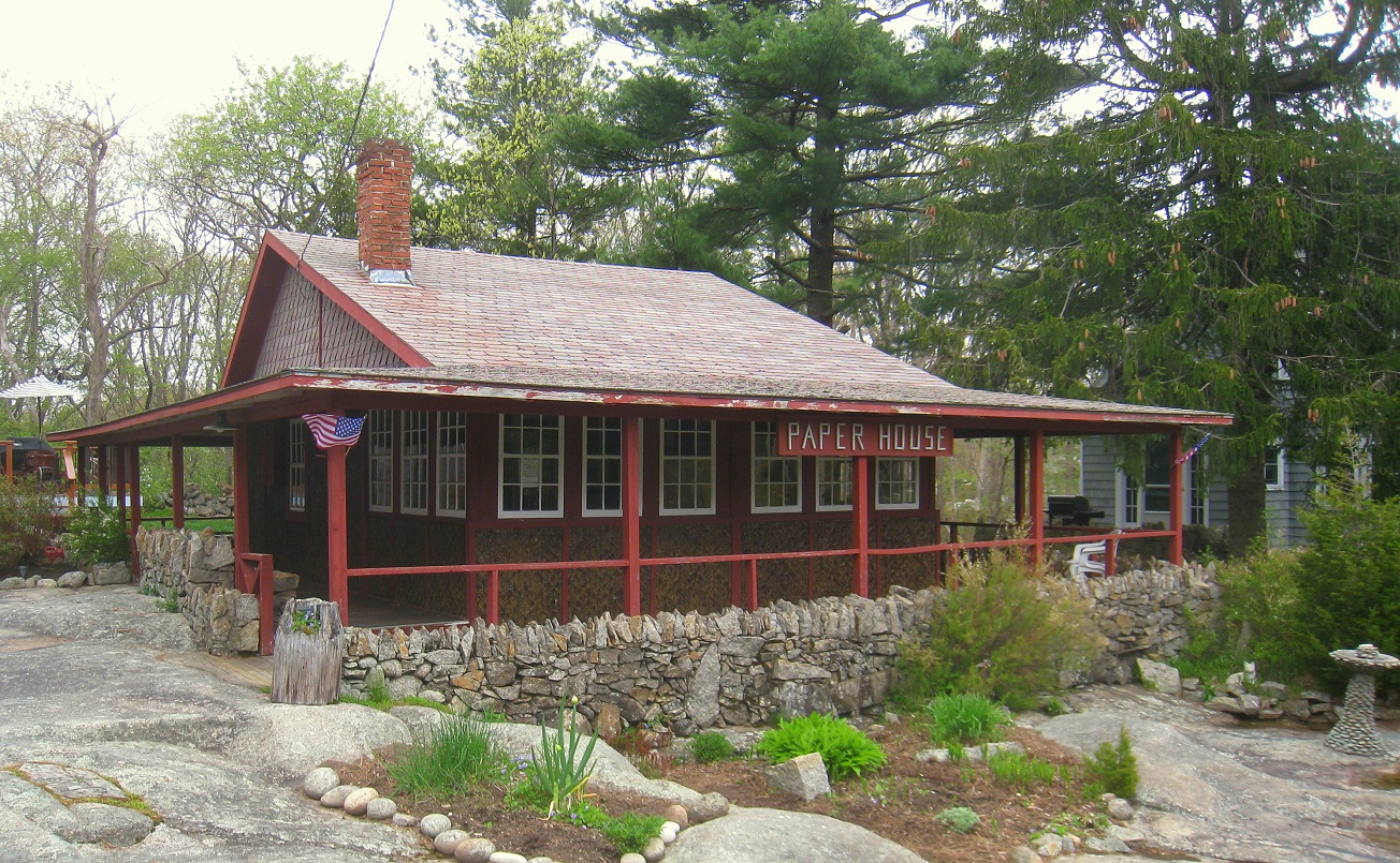 Bro, Rumah Menakjubkan di Massachusetts ini Terbuat dari Koran Lho!