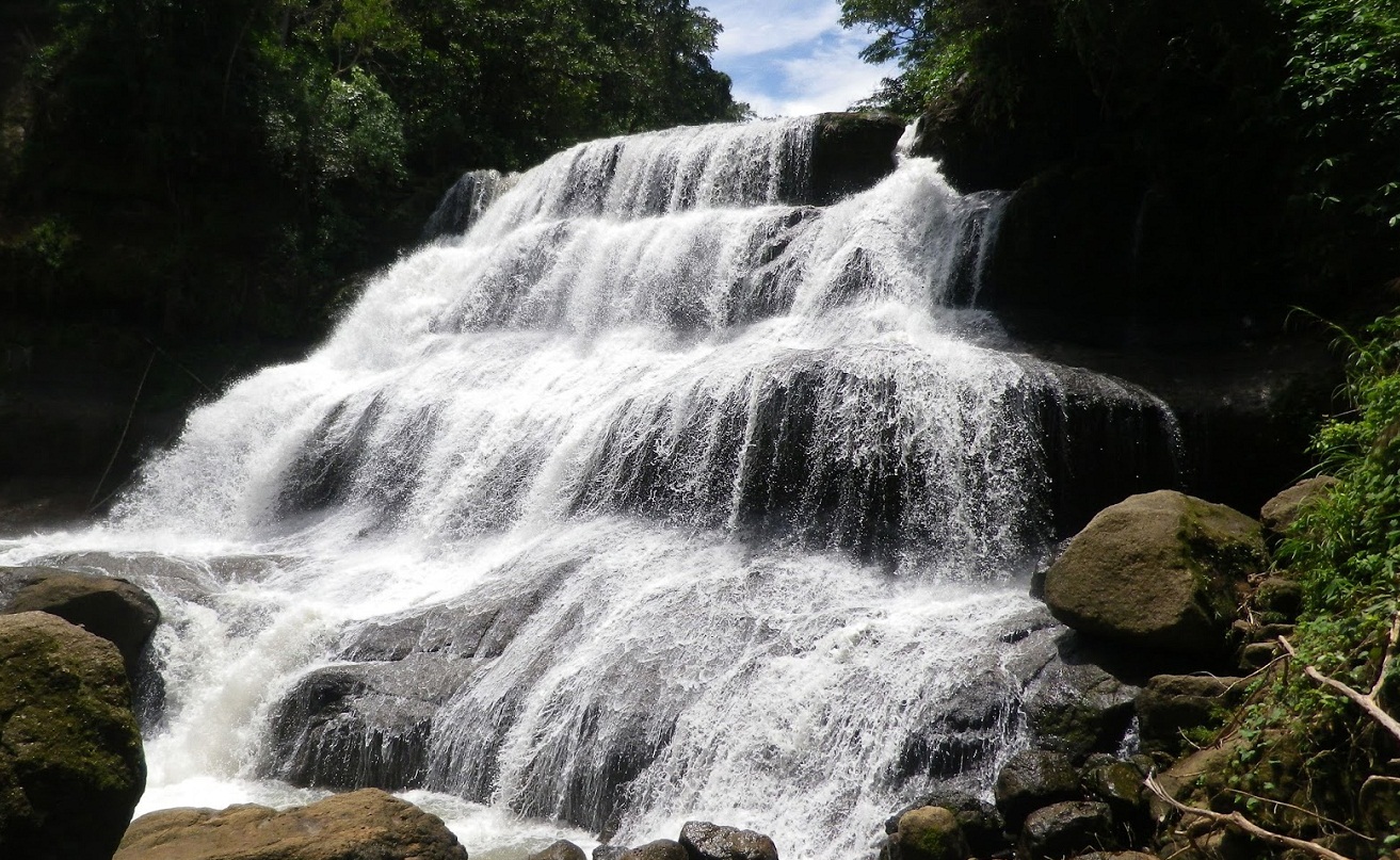 Yuk Cicipi Damai dan Sejuknya Nuansa Pagi di Air Terjun Lacolla!