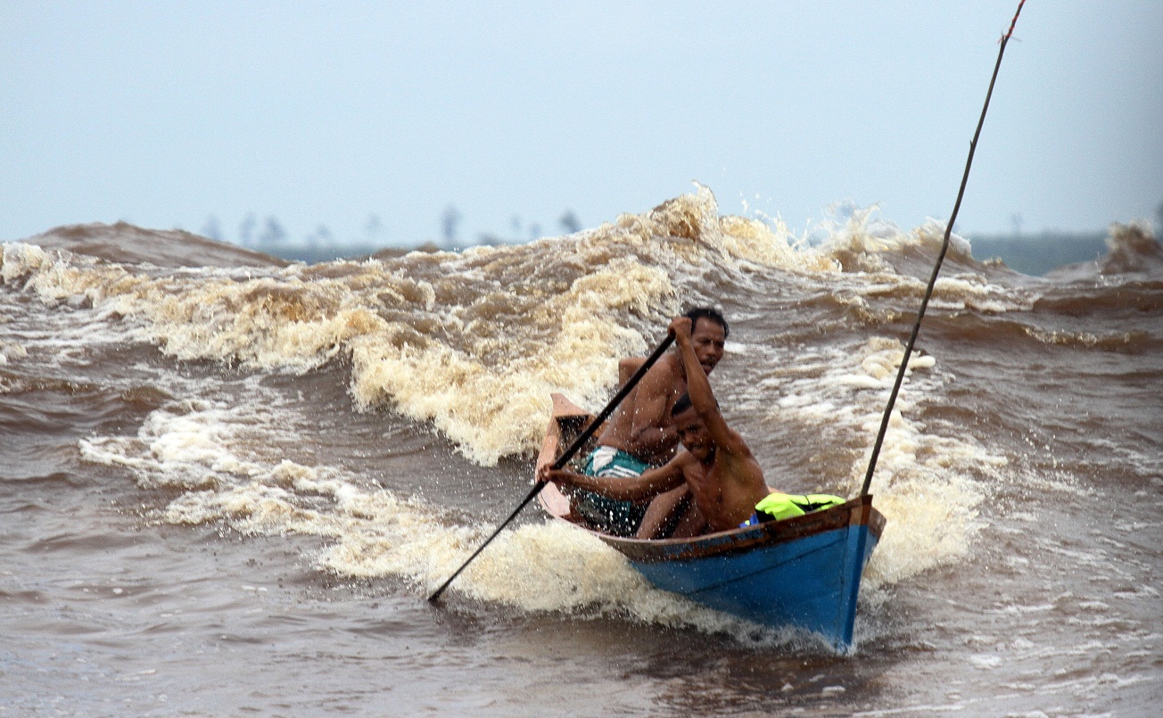 Pengen Nyobain Ombak Bono? Ini Waktu Terbaiknya!