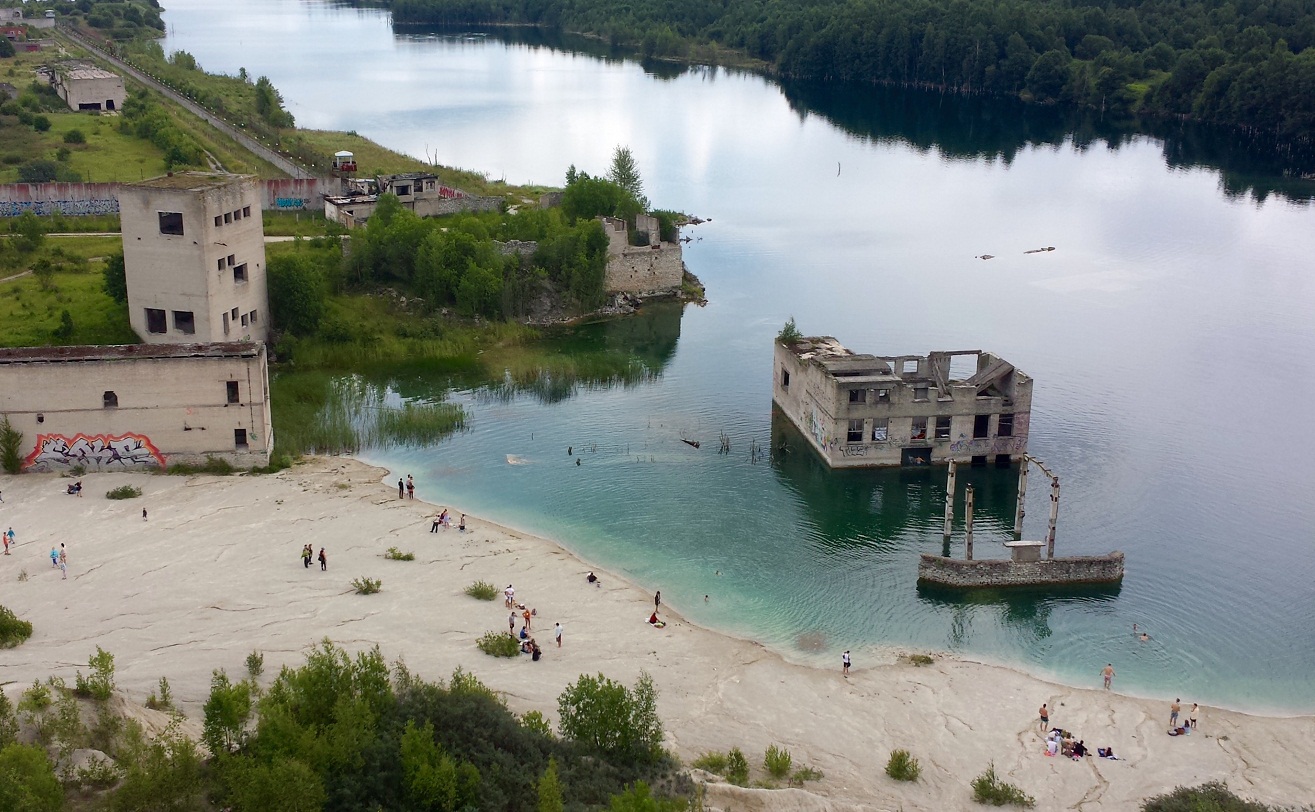 Menjajal Ice Skating di Penjara Beku Estonia. Berani?