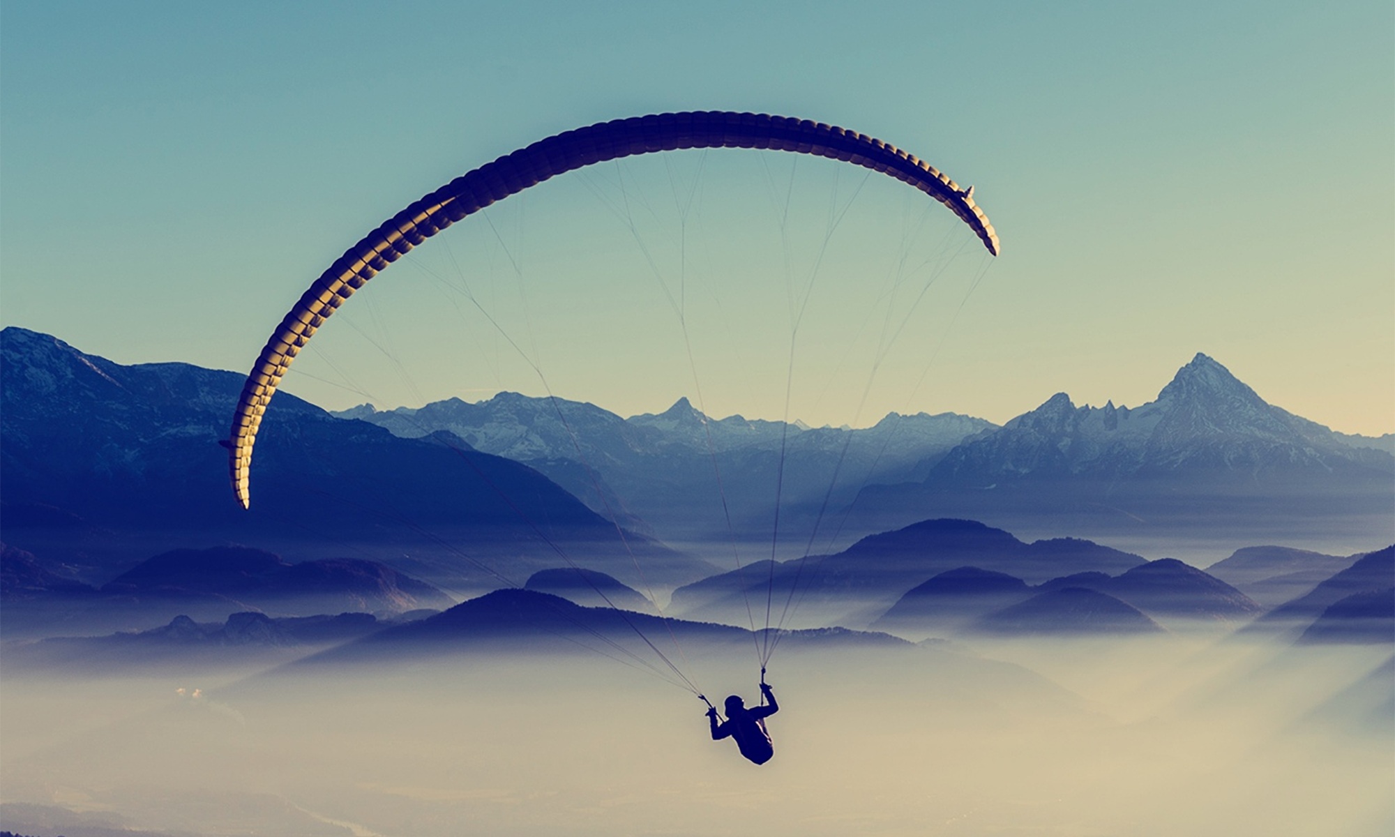 Gagal Jadi Pilot? Olahraga Paragliding Bisa Jadi Pelampiasan yang Pas untuk Kalian