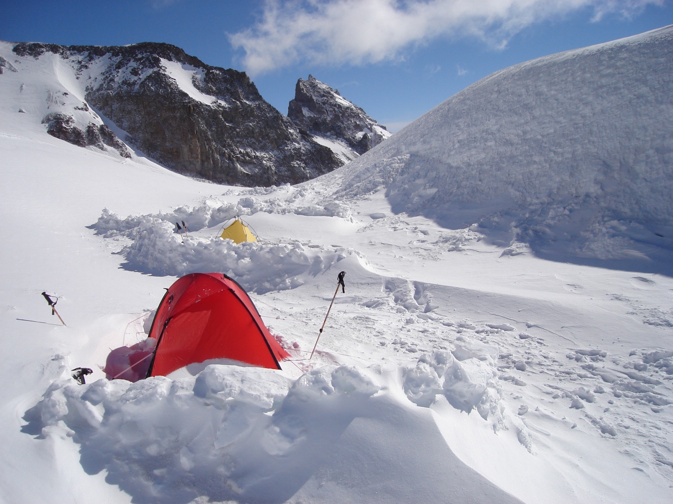 Ingin Lebih Dekat dengan Alam? Cobain Aja Kegiatan Snow Camping Bro!