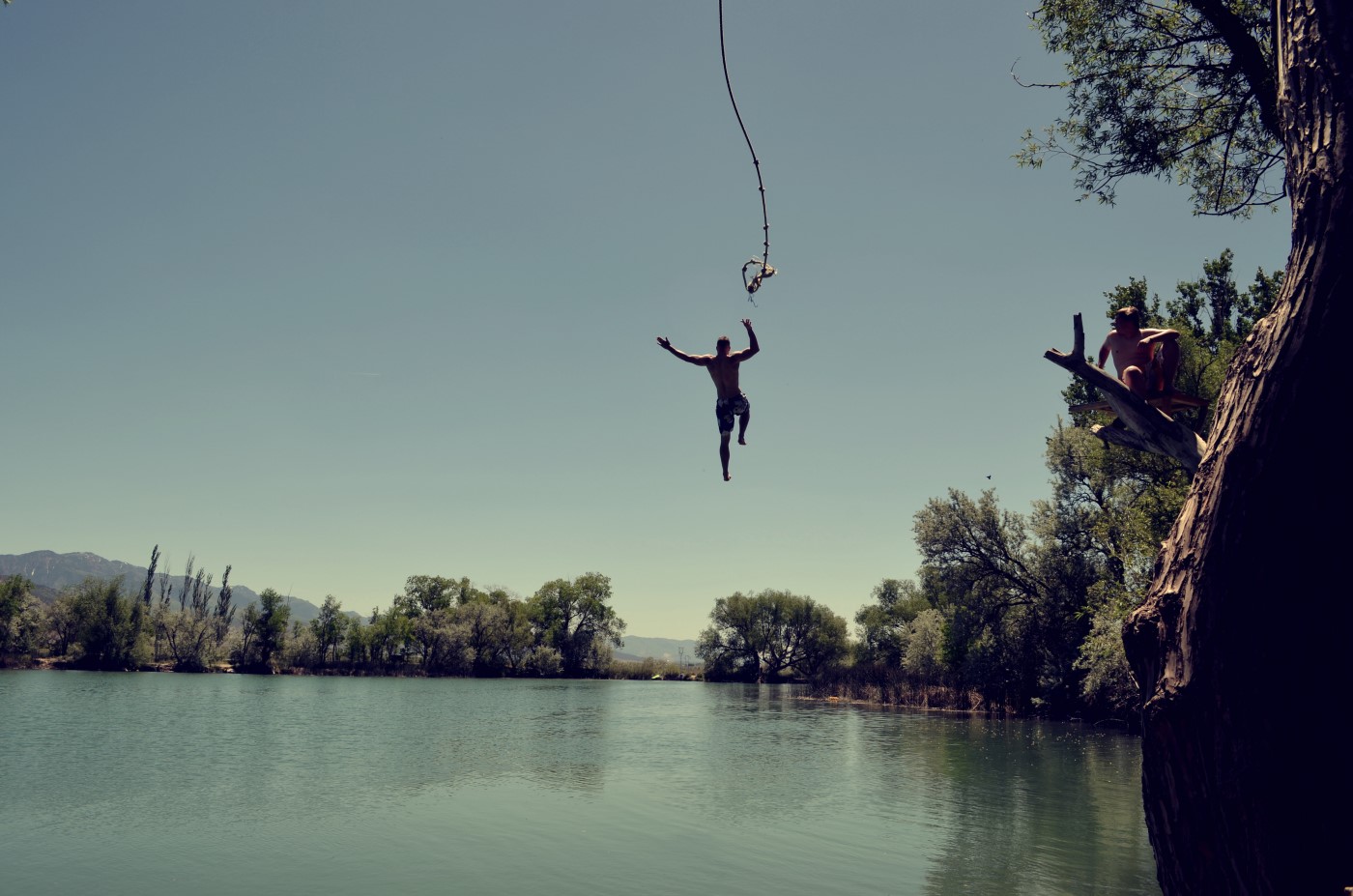 5 Lokasi Kece di Indonesia Buat Kalian yang Suka Sama Rope Swing