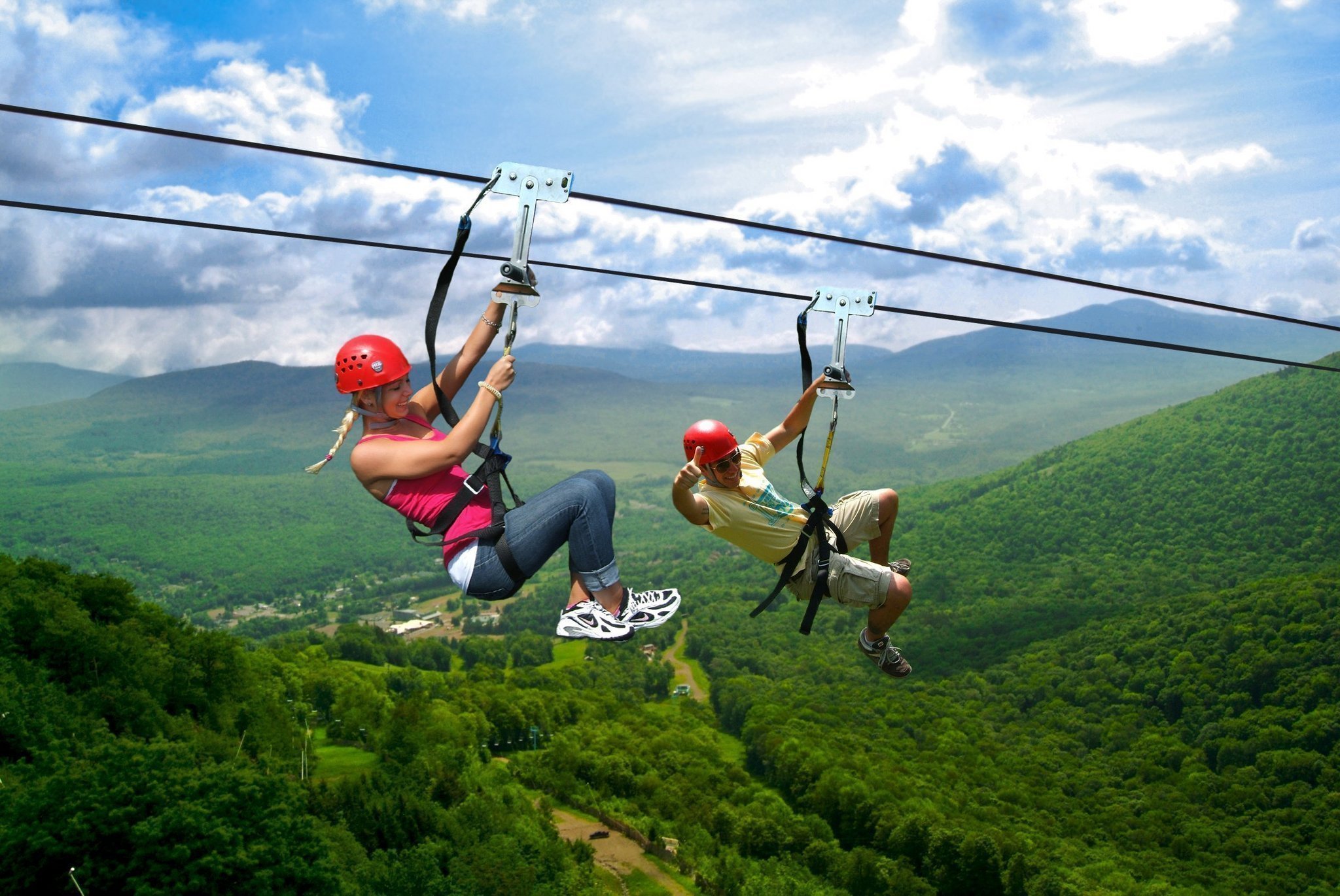 Zip Lining Mendebarkan Sambil Menikmati Gunung Taal di Filipina