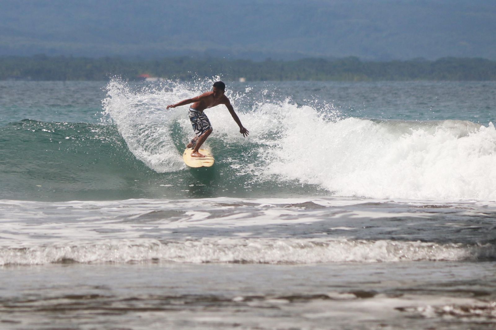 Jangan Malu Untuk Belajar Surfing di Batu Karas Bro!