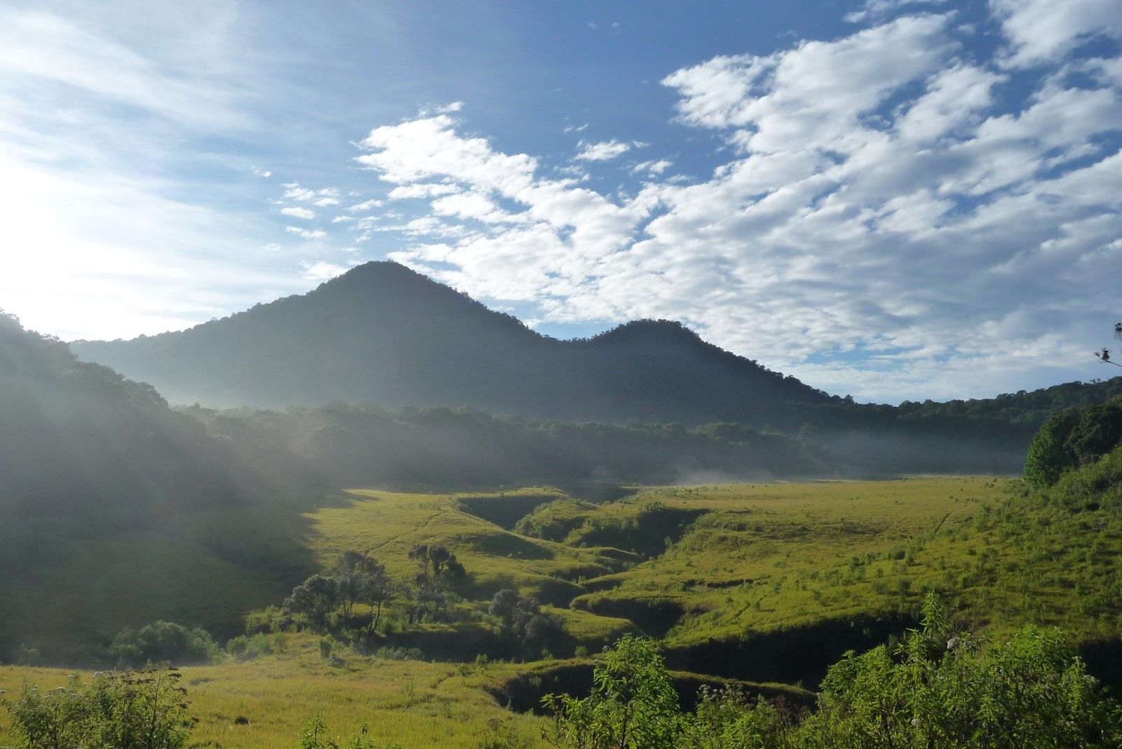 Mau Trekking ke Gunung Papandayan? Jangan Lupa Siapkan Hal-hal ini, Bro!