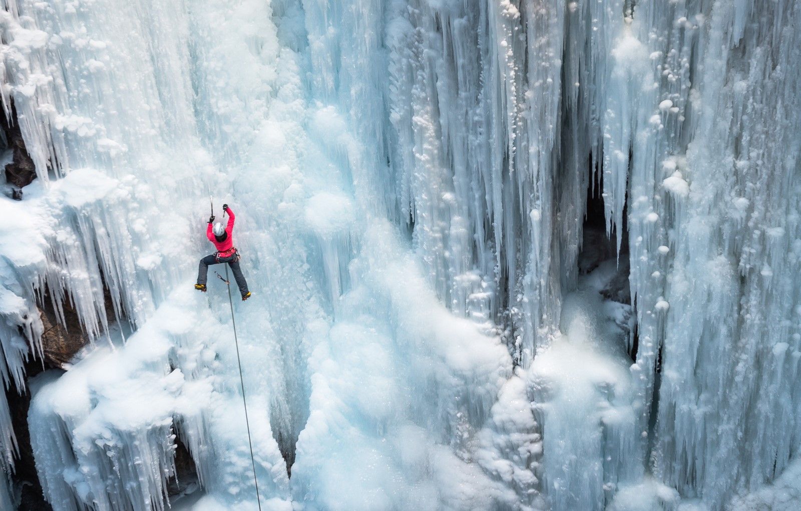 Daftar Perlengkapan Buat Kalian yang Pengin Menjajal Ice Climbing