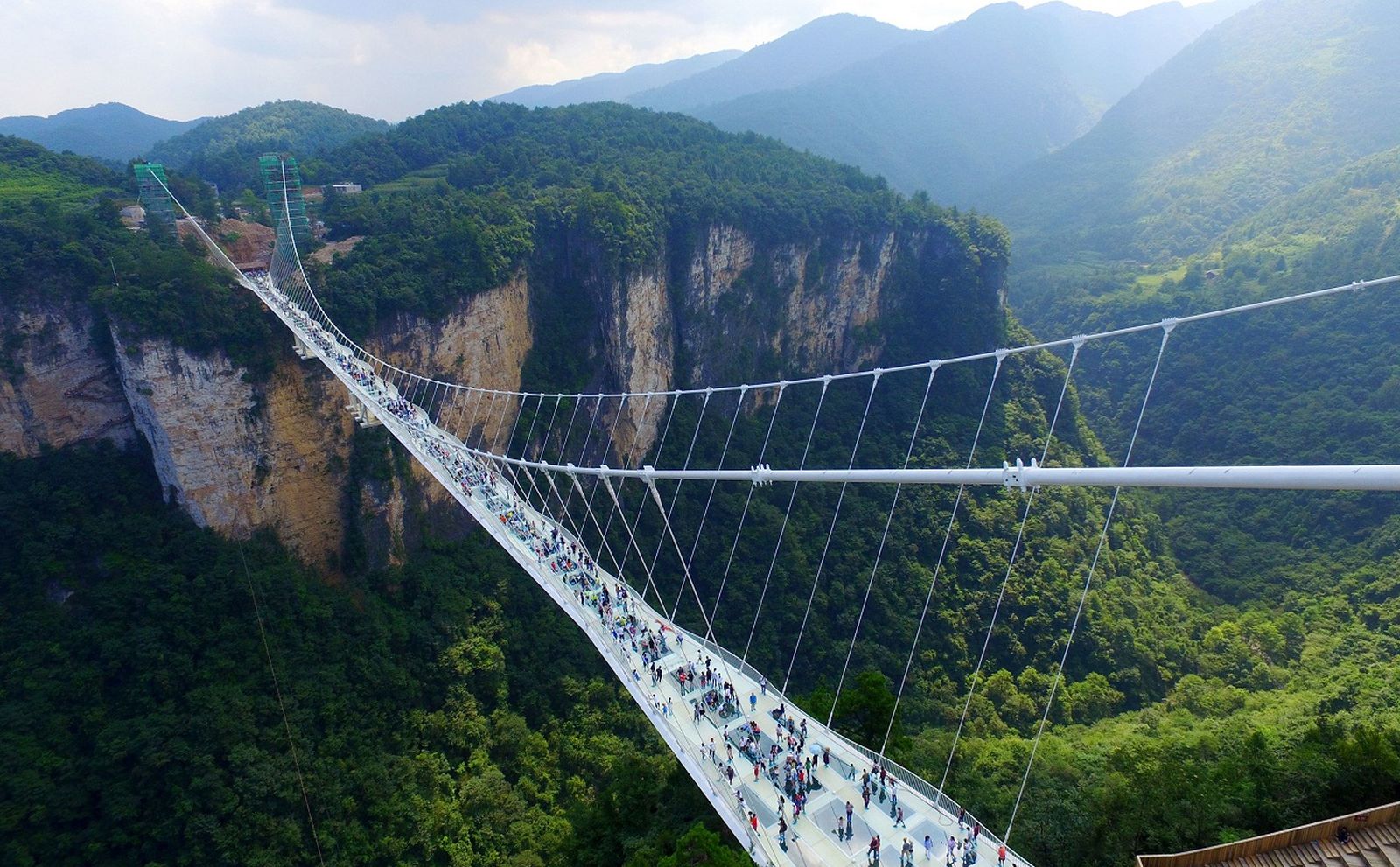 3 Jembatan Ekstrem Di Dunia yang Bisa Bikin Nyali Lo Ciut