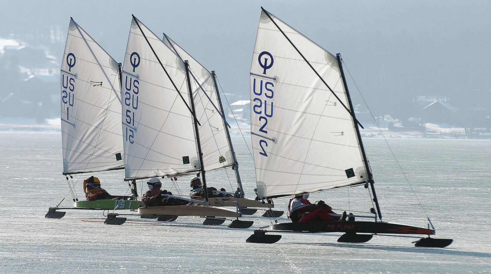 Pengin Menaklukkan Danau Geneva yang Membeku? Lakukan Ice Boating Sekarang Juga