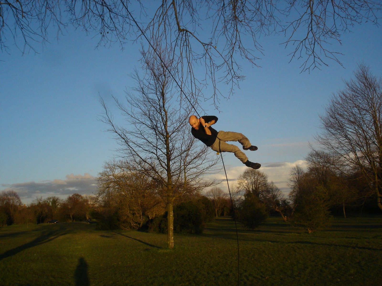 Rope Swing, Mainan Pria Keren yang Bisa Bikin Lo Kuat Seperti Tarzan!