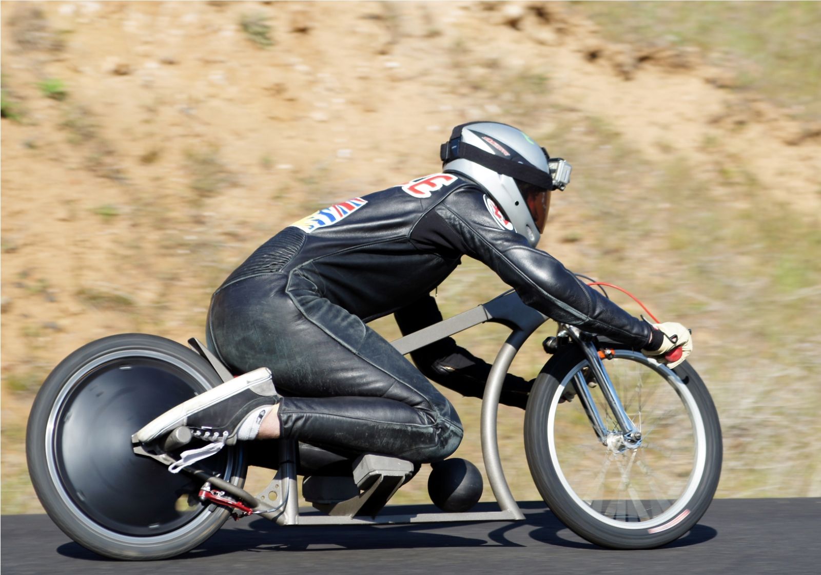 Serunya Menuruni Bukit dengan Gravity Bike