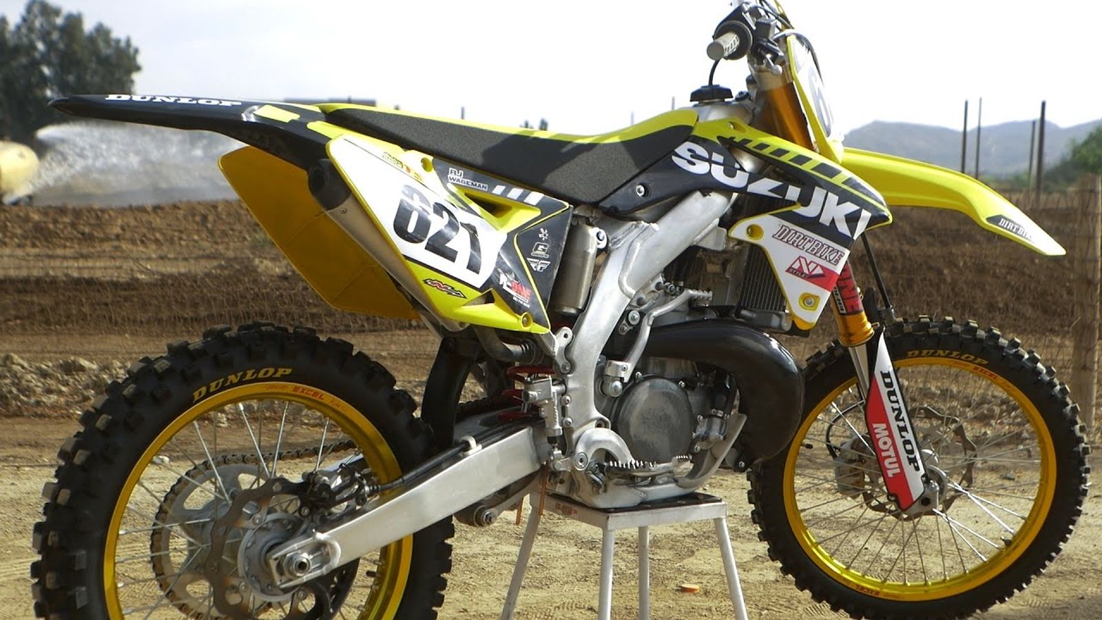 Spy Shots Suzuki RM250 2-Stroke Muncul Bro. Udah Pake Frame Aluminium Lho!