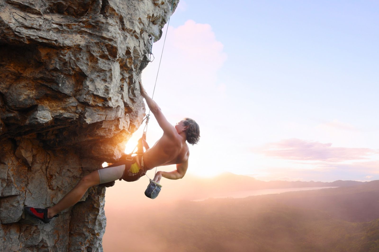 Ayo Coba Kalian Taklukkan Satu dari 4 Spot Rock Climbing di Indonesia Ini Bro!