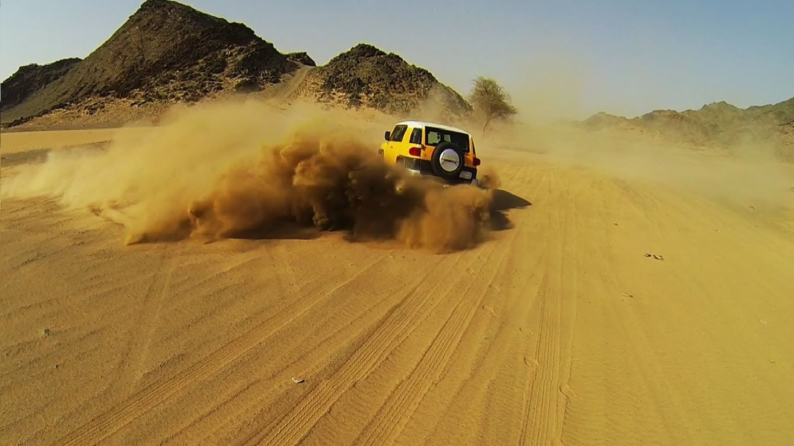 Ini Nih yang Seru dan Menantang, Taklukkan Gurun Sahara Pakai Mobil Offroad!
